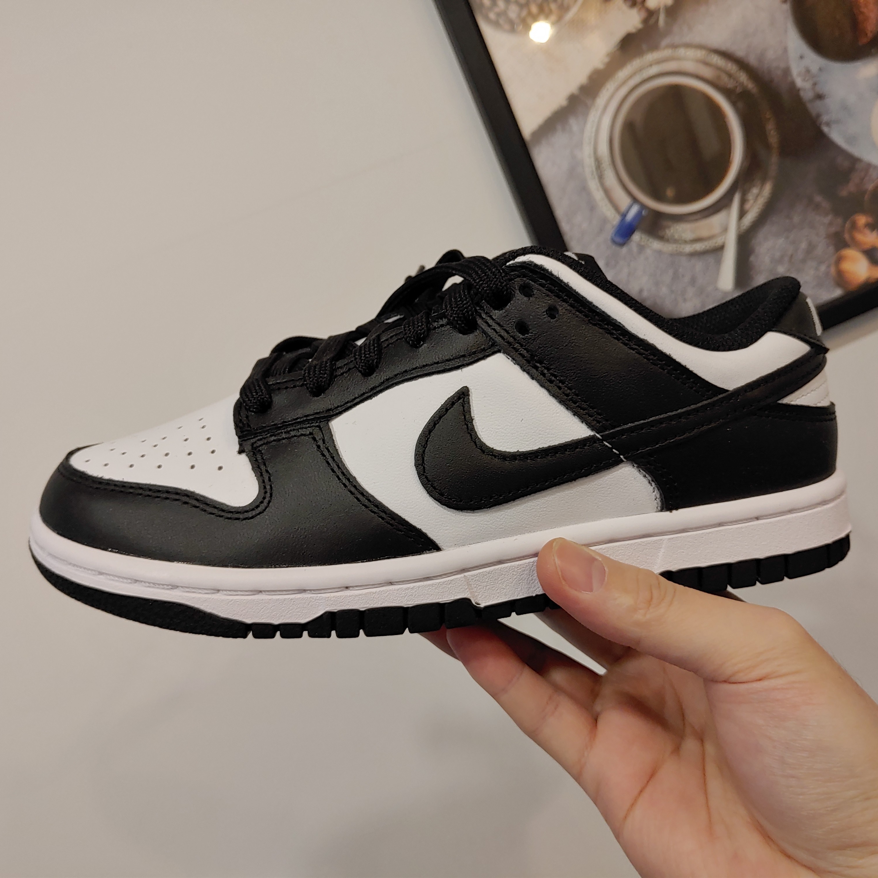 (W) Nike Dunk Low Black 착용 스타일 - 1