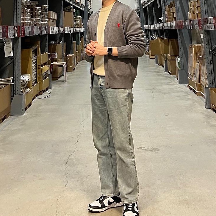 AMI de Coeur Wool Cardigan Heather Grey - 21FW, Nike Dunk Low Retro Black 착용 스타일