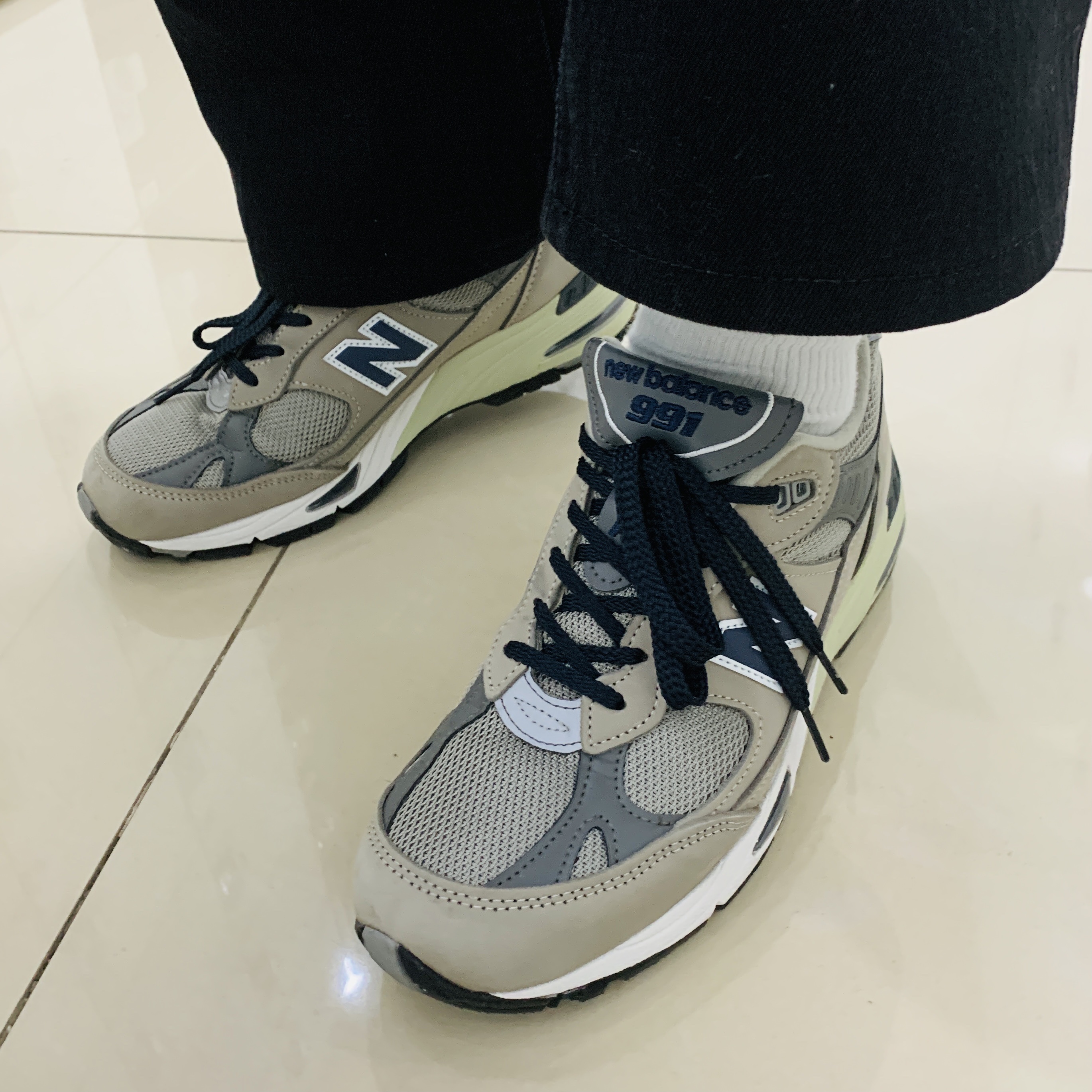 New Balance 991 Made in UK 20th Anniversary Grey 착용 스타일 - 2