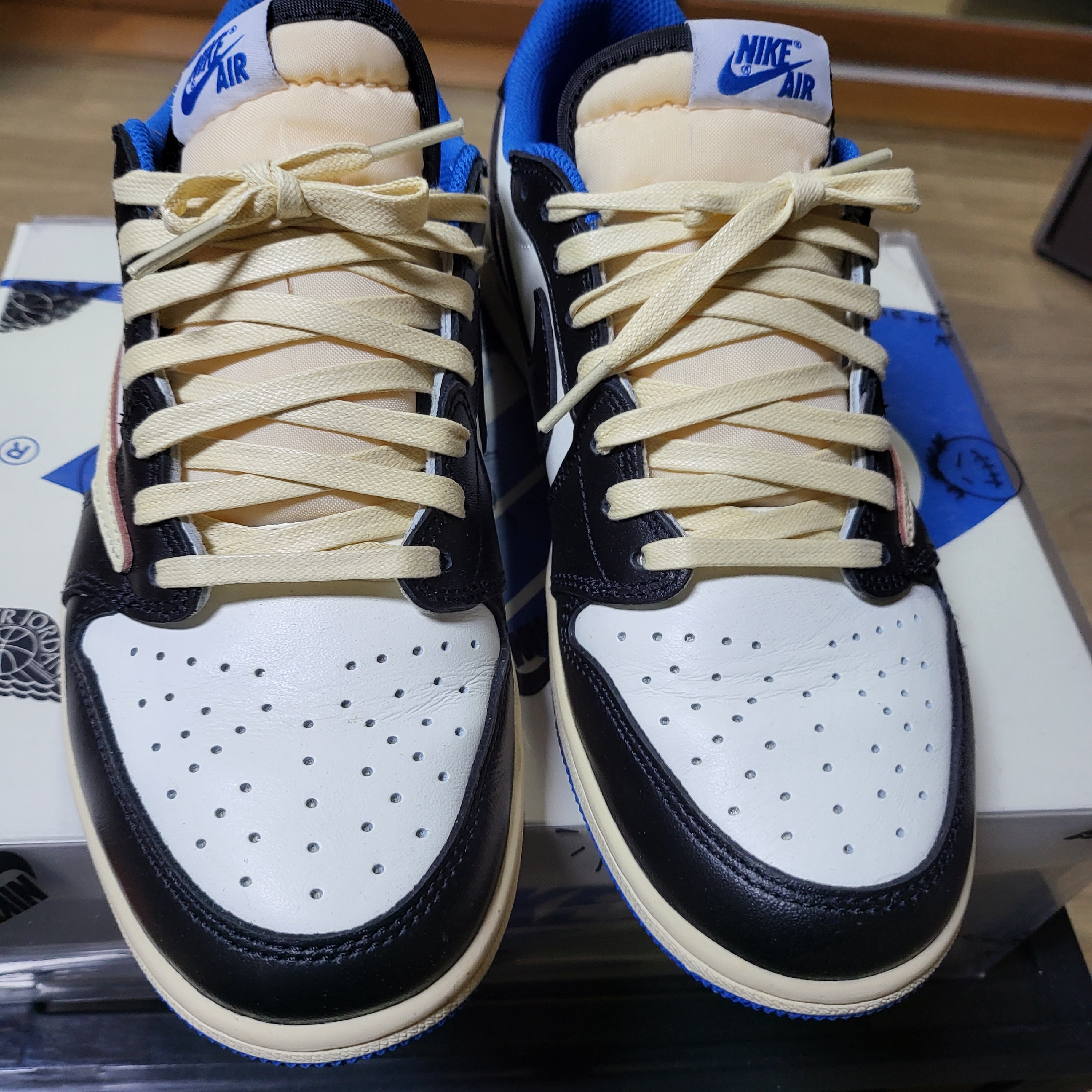 Jordan 1 x Travis Scott x Fragment Retro Low OG SP Military Blue, Jordan 1 x Travis Scott Retro Low OG SP Mocha 착용 스타일 - 4
