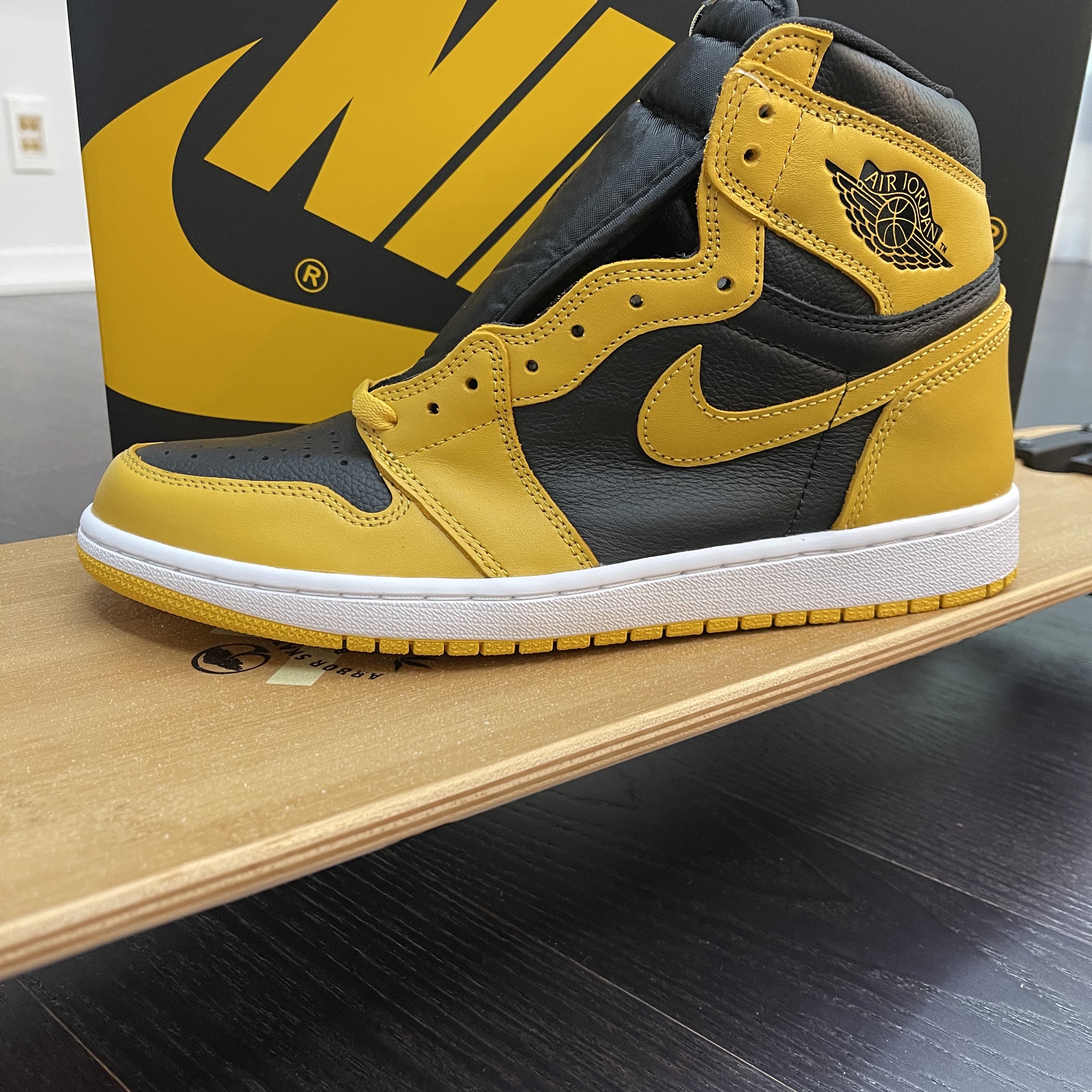 Jordan 1 Retro High OG Pollen 착용 스타일