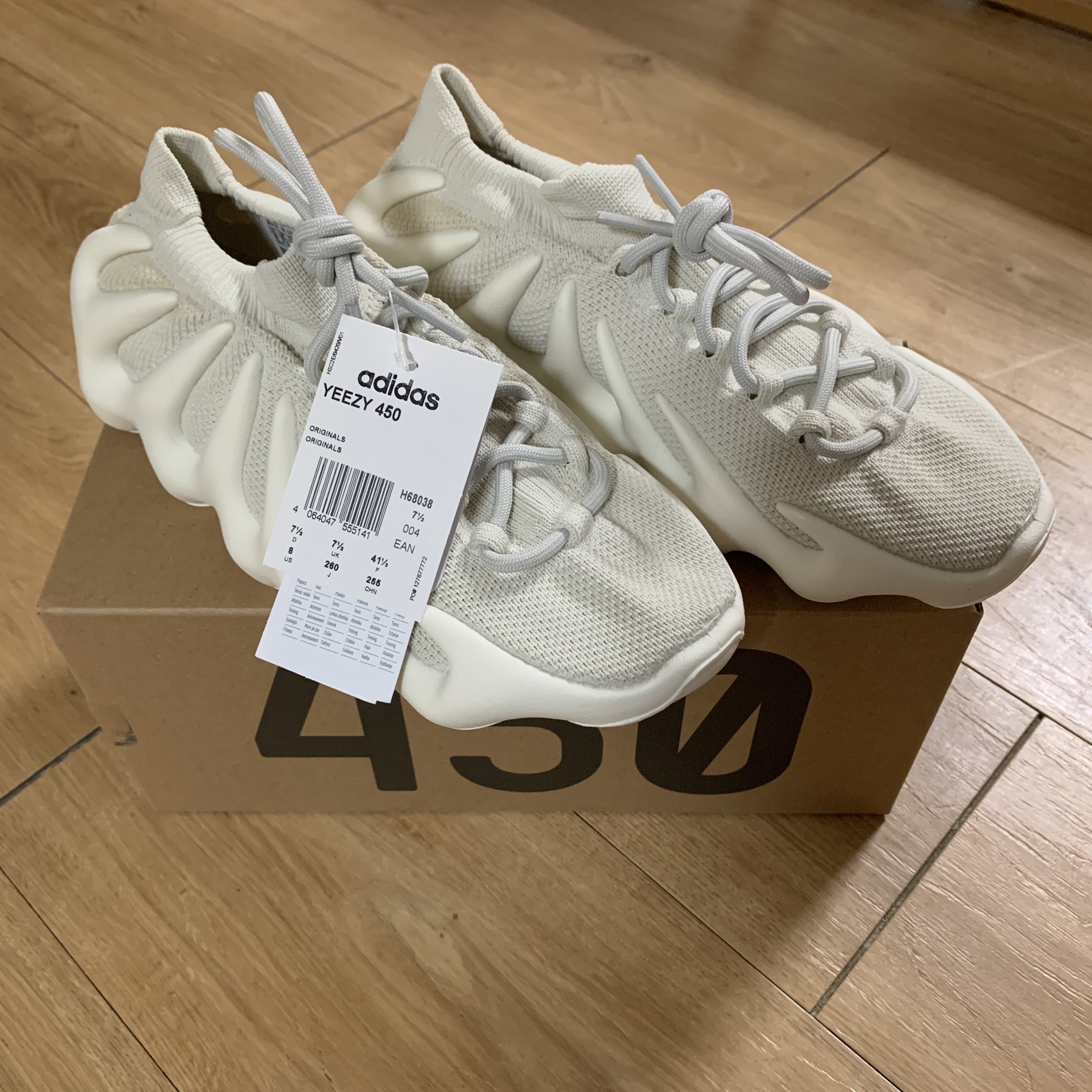 Adidas Yeezy 450 Cloud White 착용 스타일 - 2