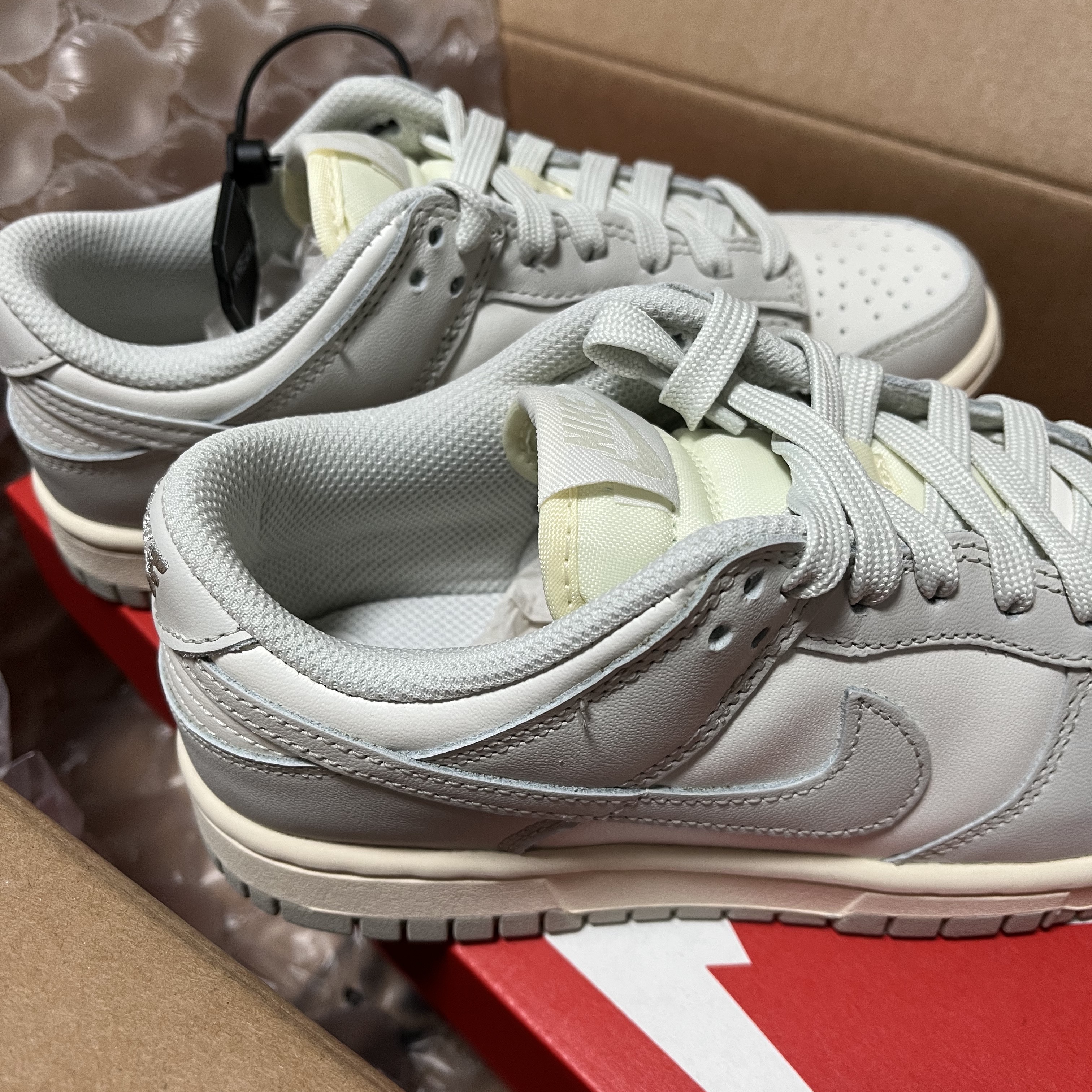 (W) Nike Dunk Low Light Bone 착용 스타일 - 1