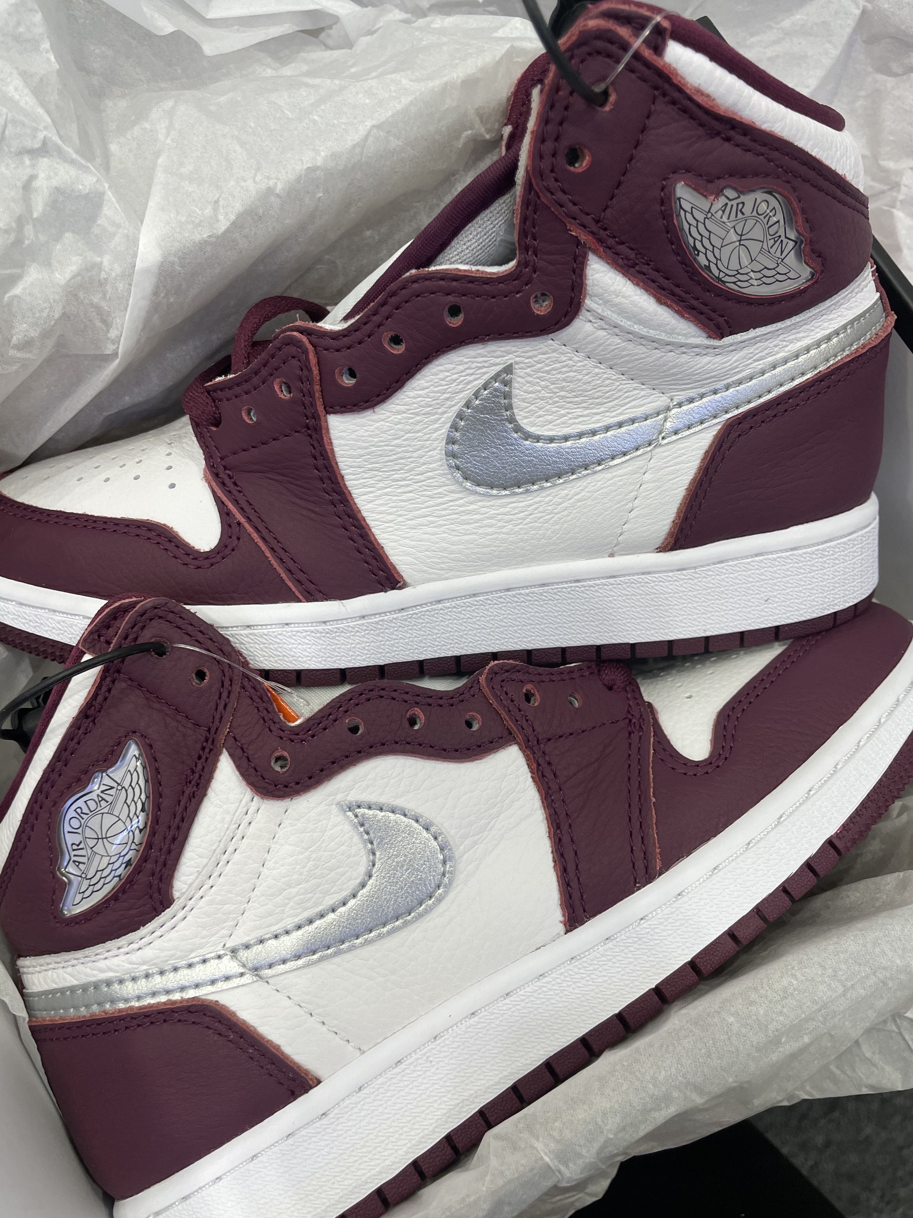 (GS) Jordan 1 Retro High OG Bordeaux 착용 스타일 - 2