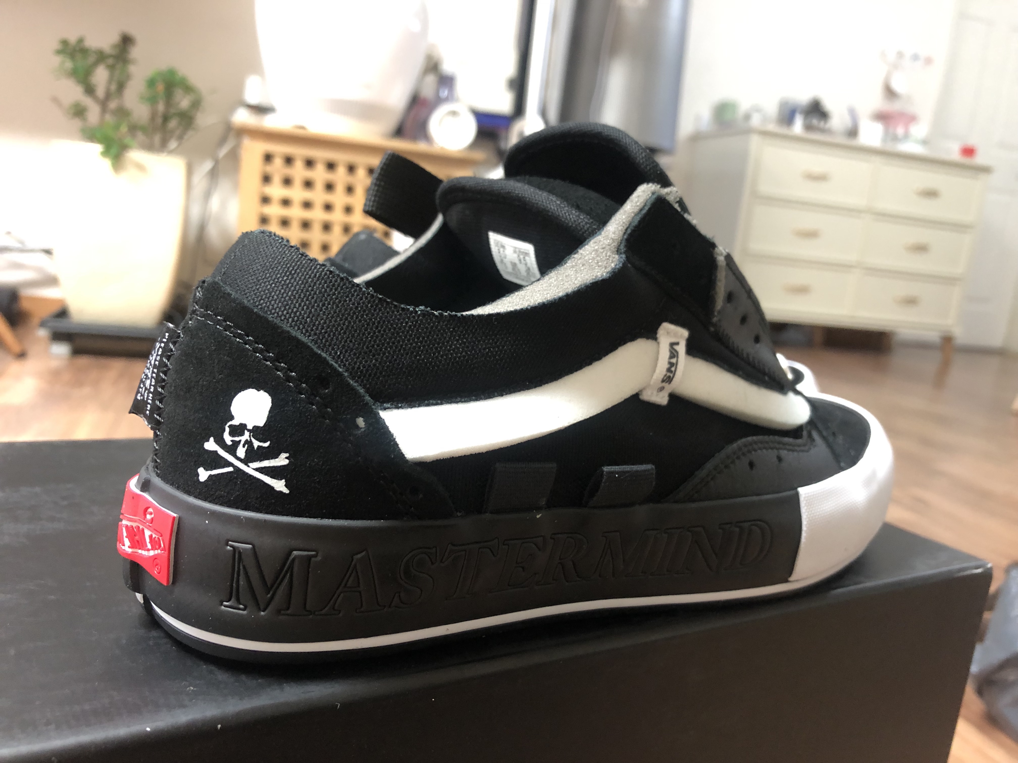Vans Vault x Mastermind x END. Old Skool Cap LX Black 착용 스타일 - 4
