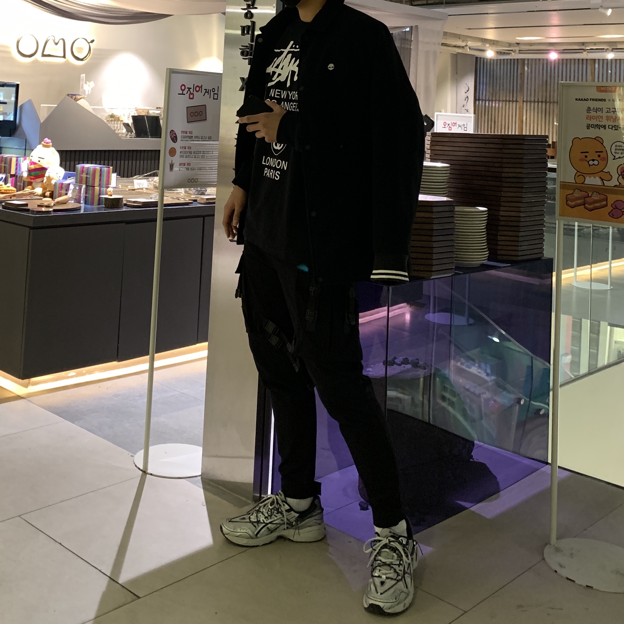 Stussy World Tour LS T-Shirt Black, Asics x Andersson Bell Gel-1090 Glacier Grey Silver 착용 스타일