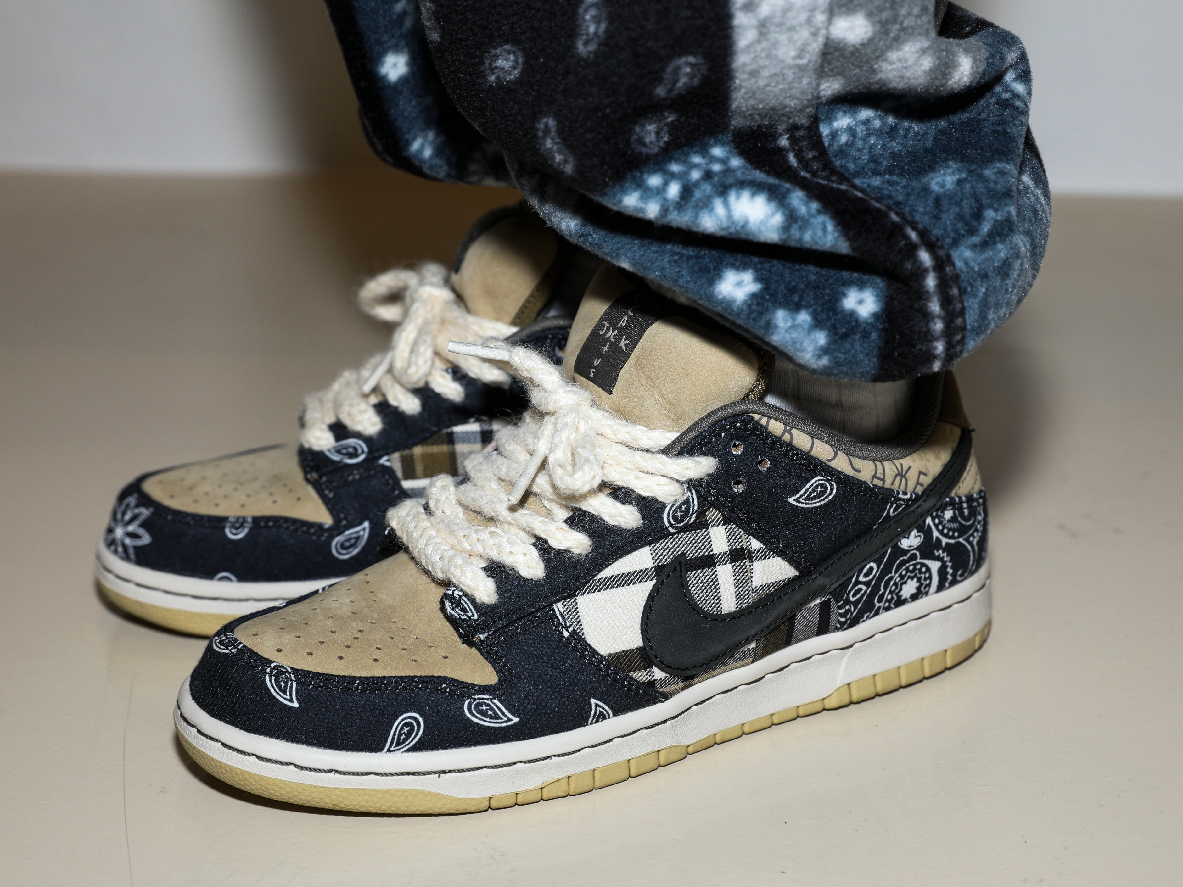 Nike x Travis Scott SB Dunk Low 착용 스타일 - 4