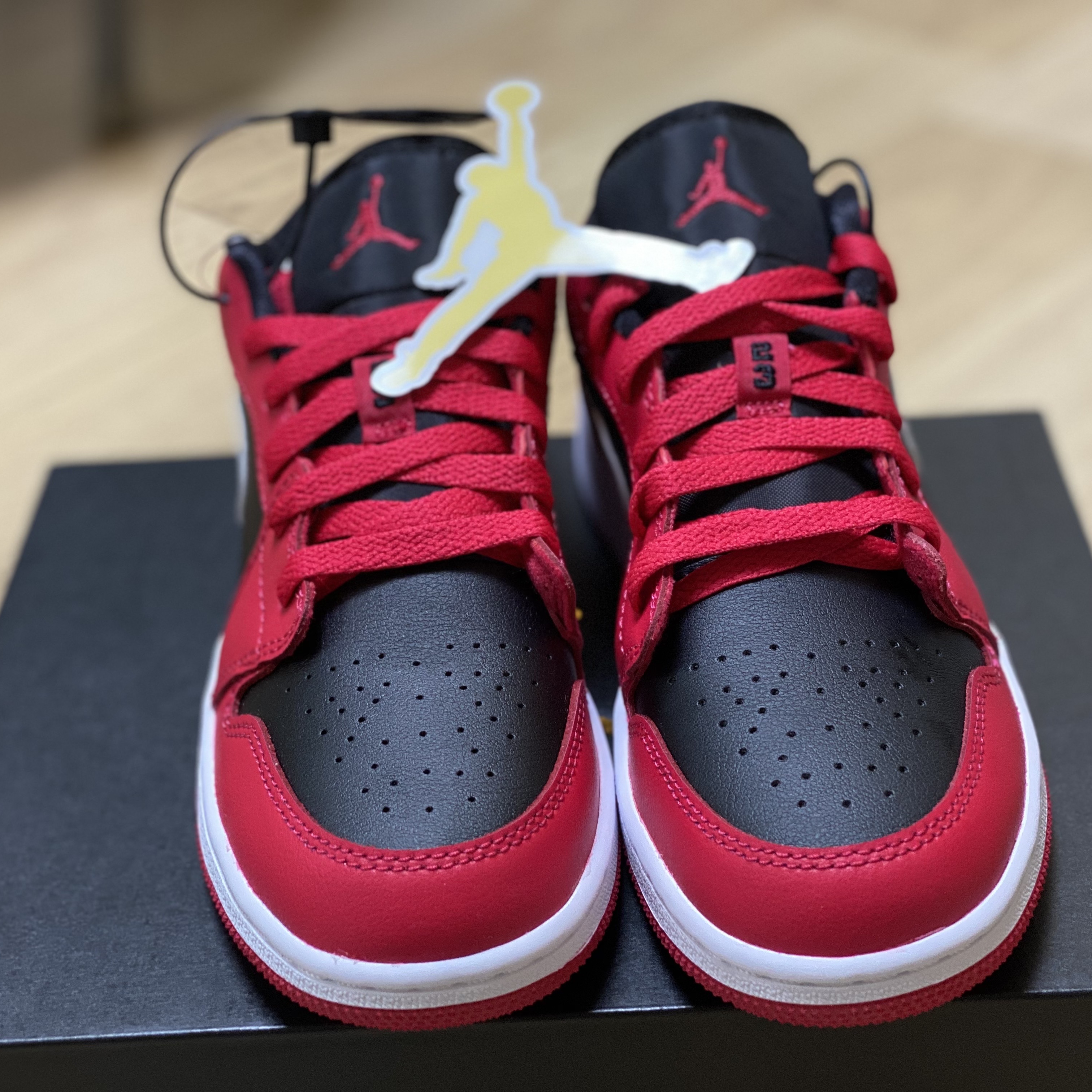 (GS) Jordan 1 Low Black Very Berry 착용 스타일 - 5