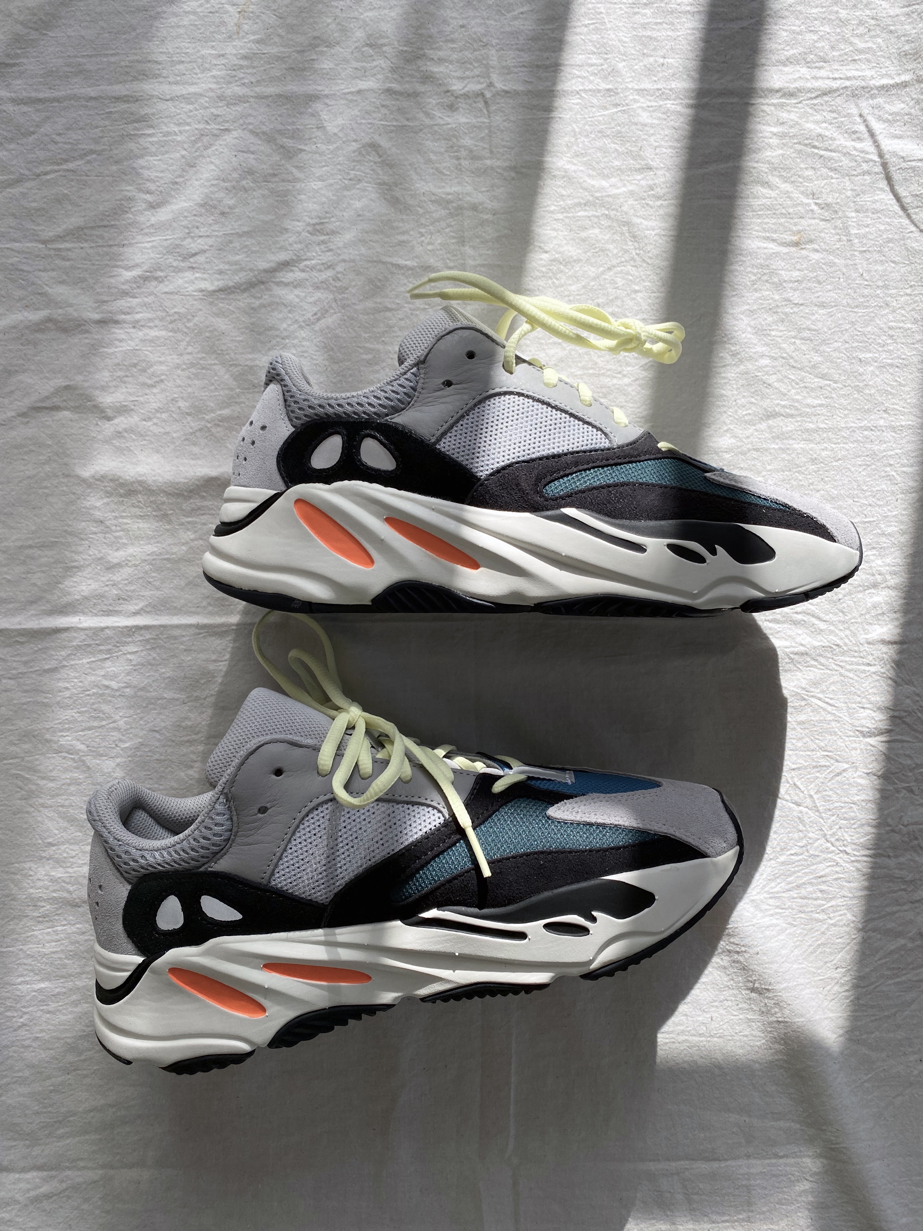 Adidas Yeezy Boost 700 Wave Runner Solid Grey 2017/2019 착용 스타일 - 4