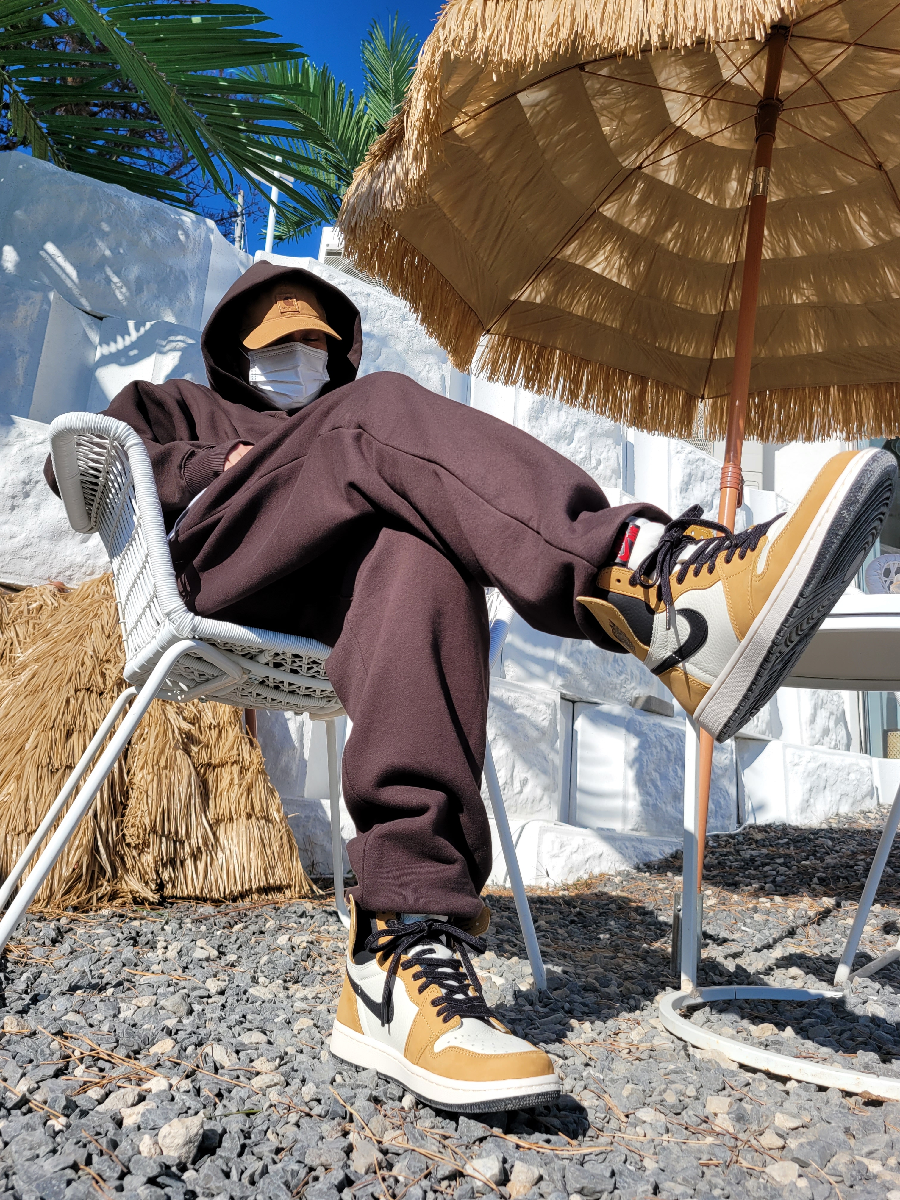 Jordan 1 Retro High Rookie of the Year, IAB Studio Hoodie Brown 착용 스타일 - 2