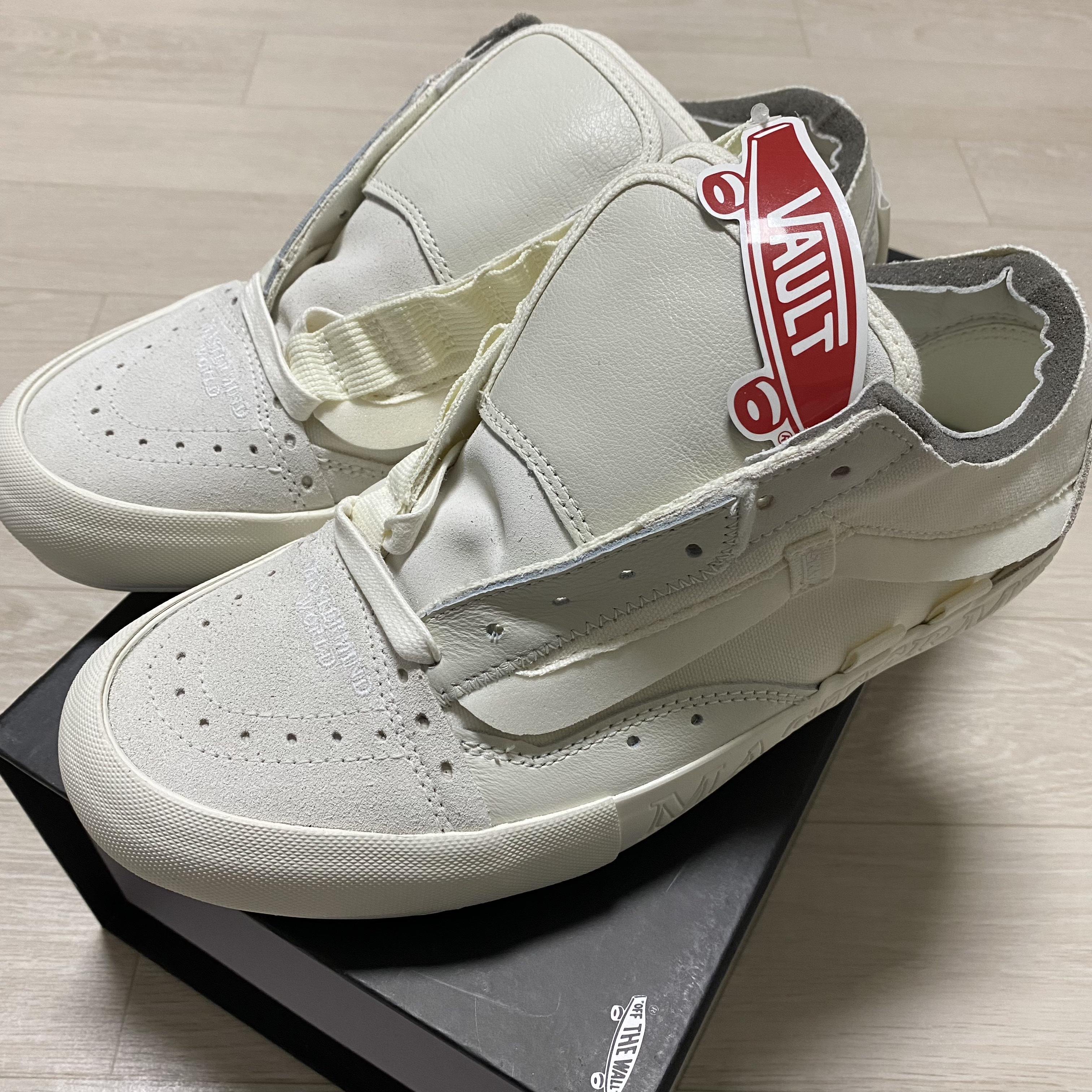 Vans Vault x Mastermind x END. Old Skool Cap LX Marshmallow 착용 스타일 - 1
