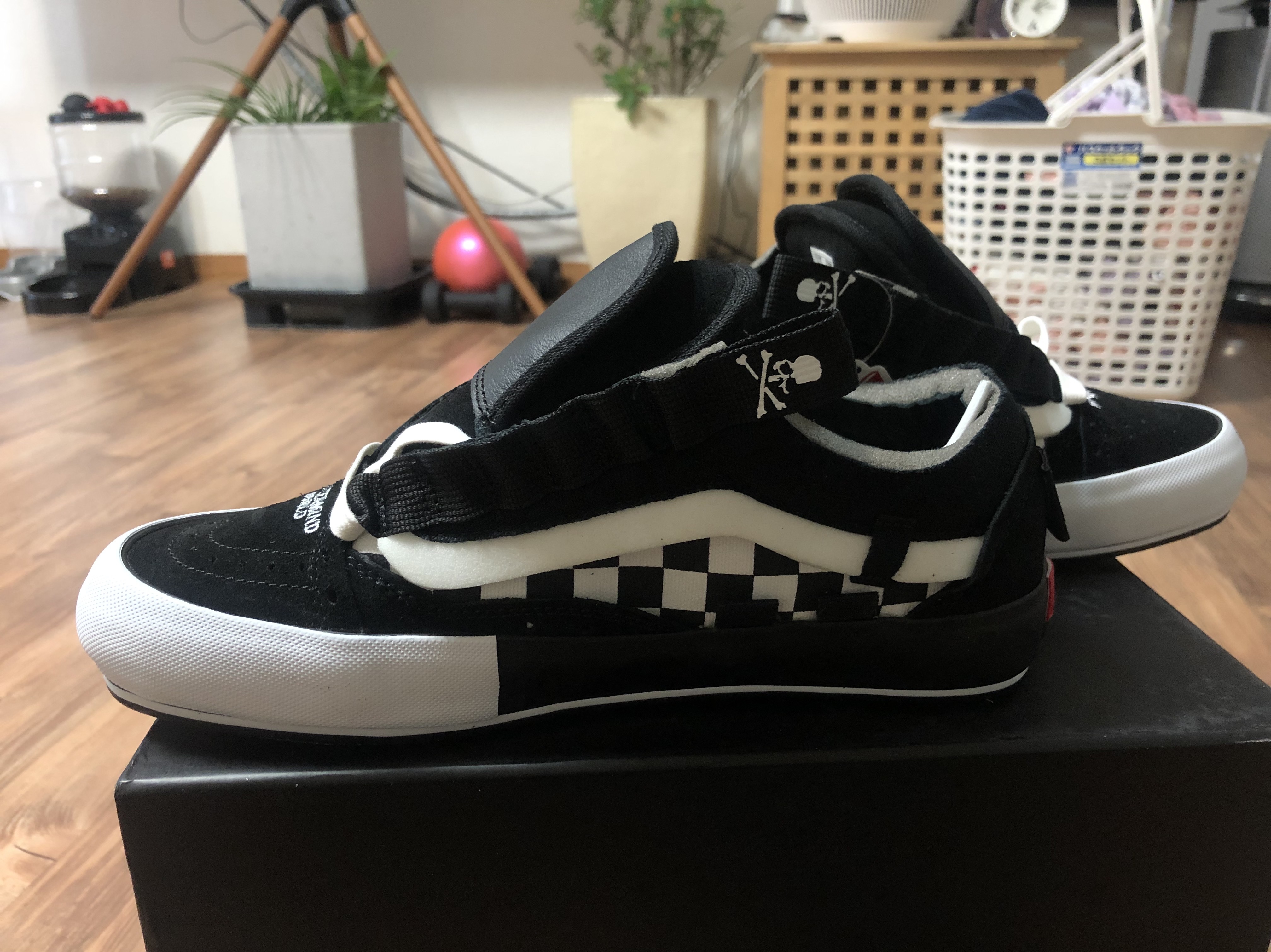 Vans Vault x Mastermind x END. Old Skool Cap LX Black 착용 스타일 - 2