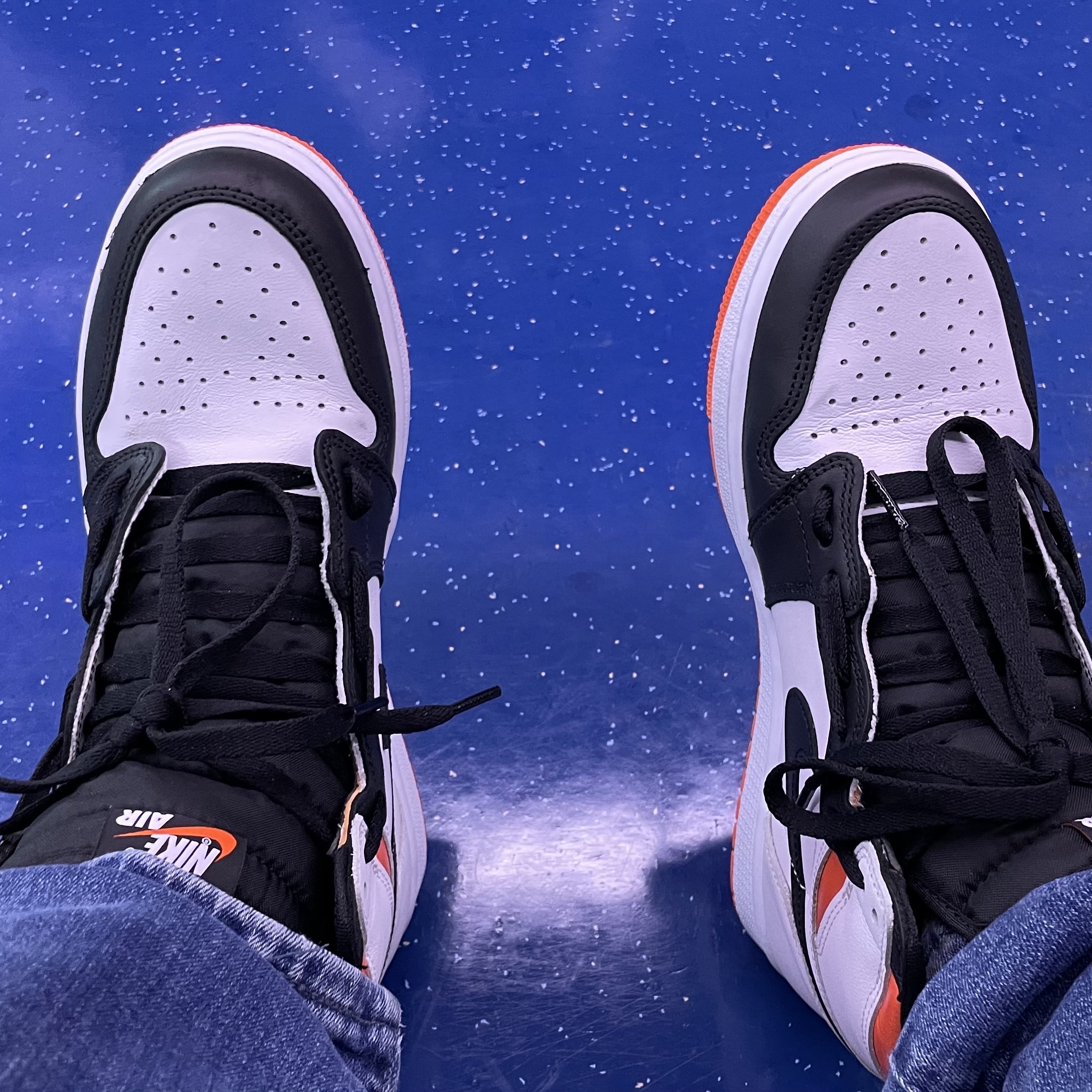 Jordan 1 Retro High OG Electro Orange 착용 스타일