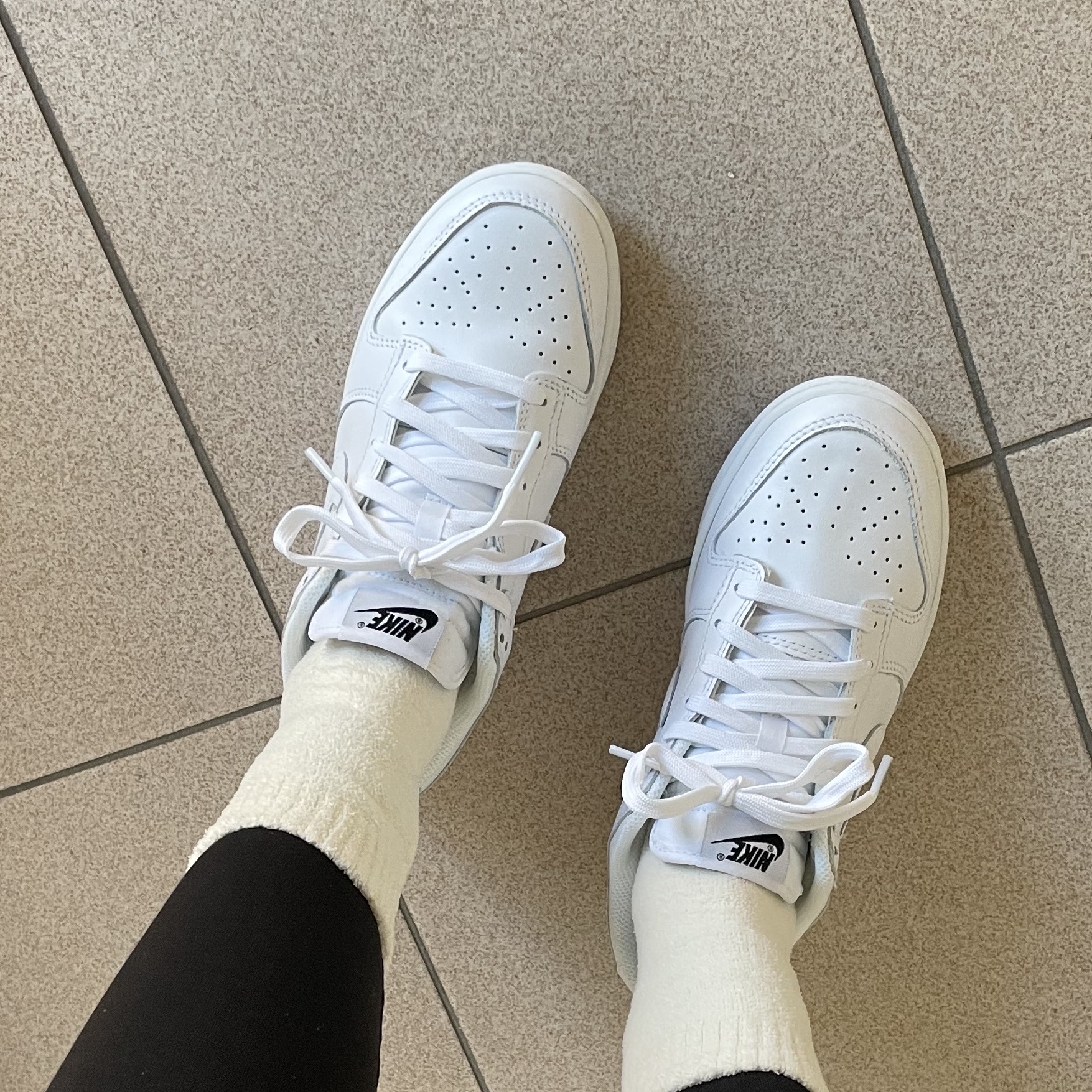 (W) Nike Dunk Low Triple White 착용 스타일