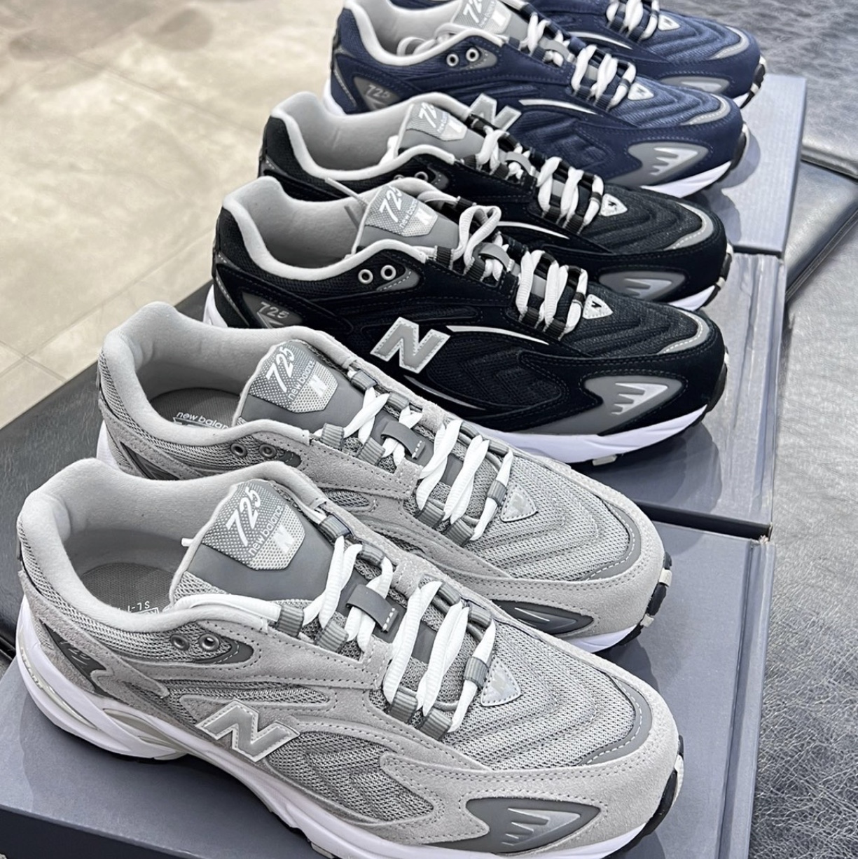 New Balance 725 Grey 착용 스타일 - 1