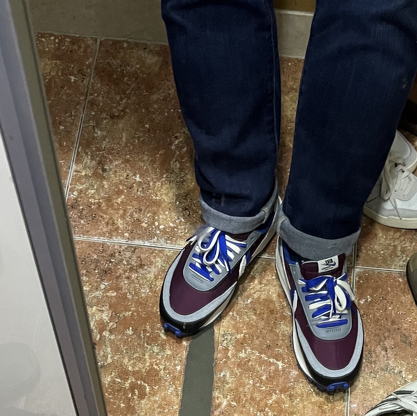 Nike x Sacai x Undercover LDWaffle Night Maroon Team Royal 착용 스타일