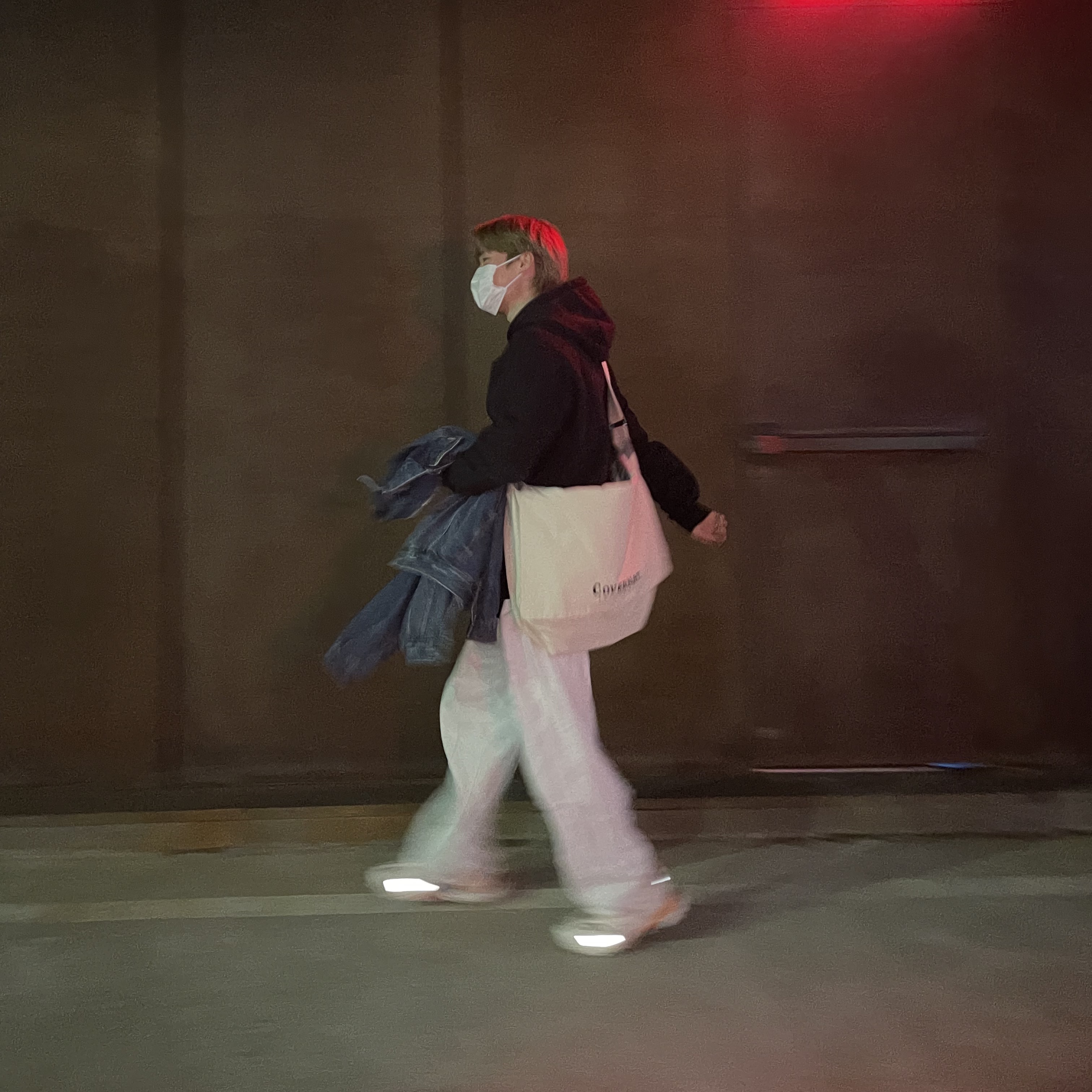 Nike x Travis Scott NRG AG Utility Hoodie Black, Balenciaga Track Sneakers White Orange 2019 착용 스타일 - 2