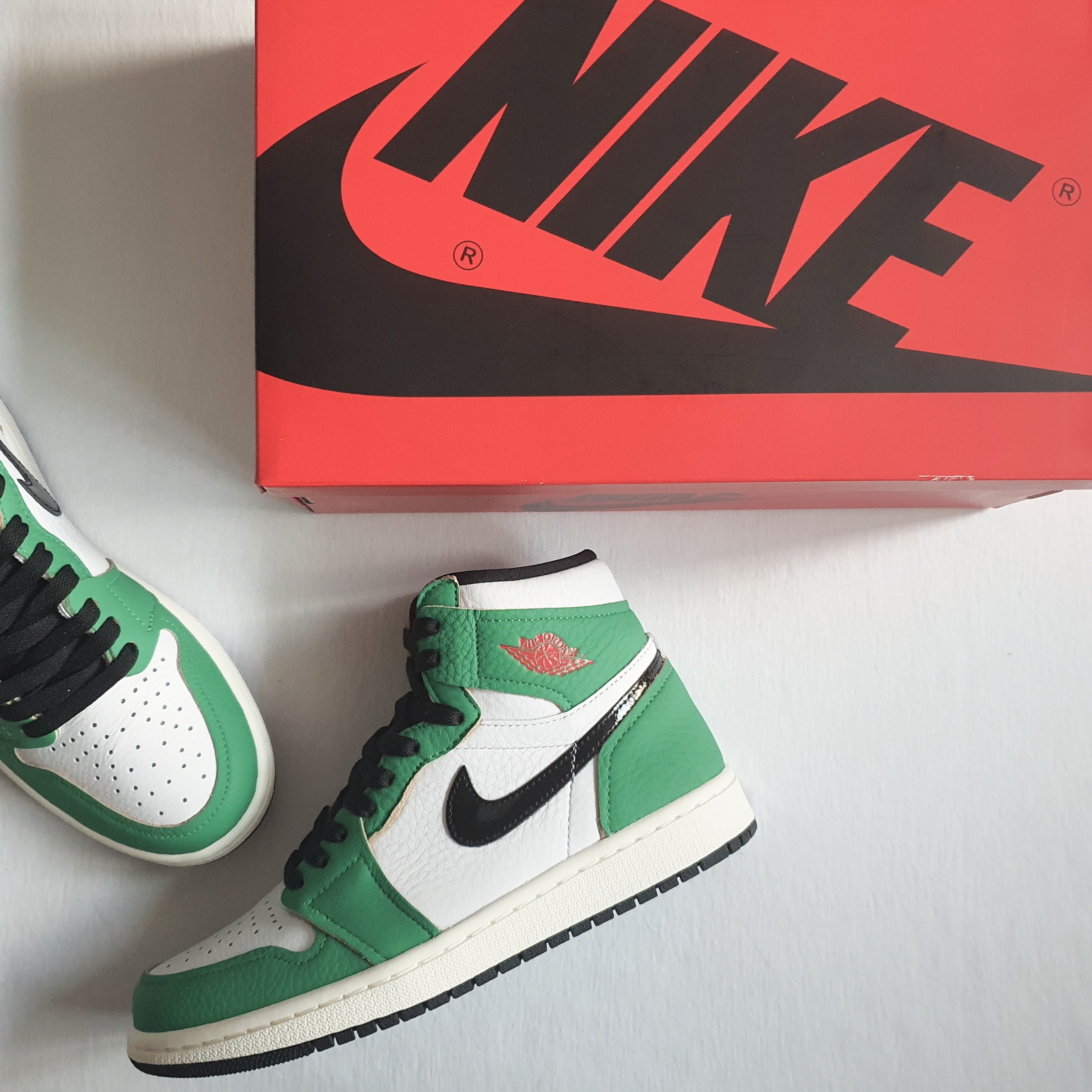 (W) Jordan 1 Retro High OG Lucky Green 착용 스타일 - 1