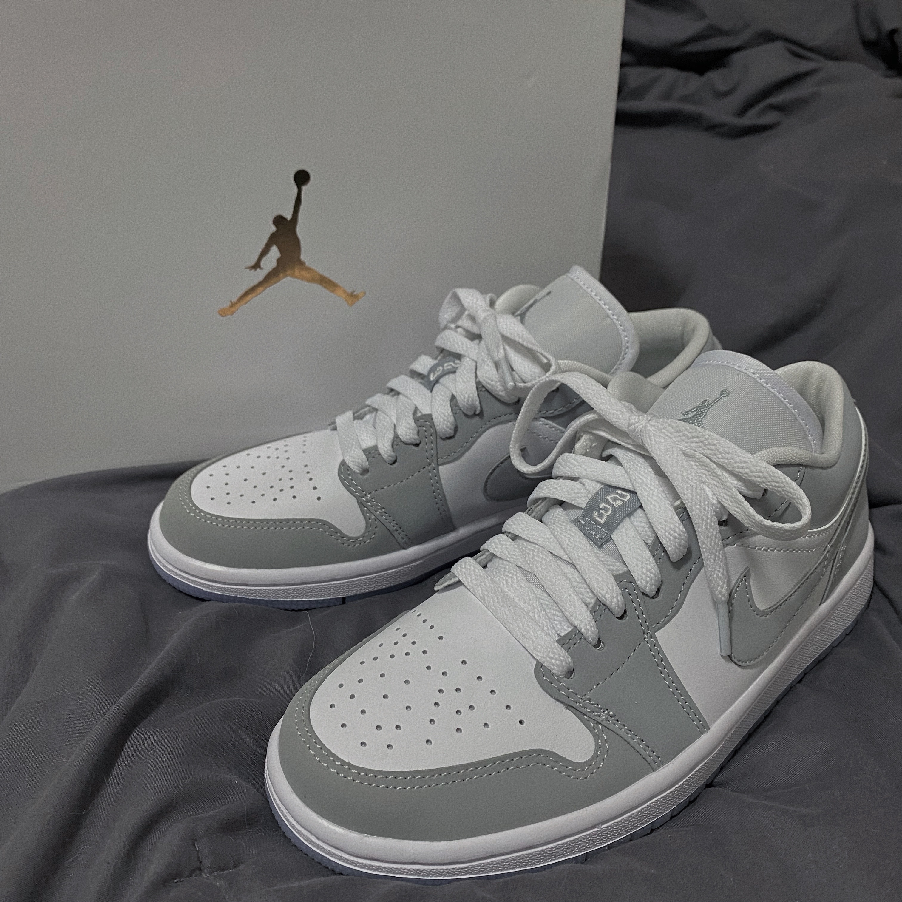(W) Jordan 1 Low White Wolf Grey 착용 스타일 - 1