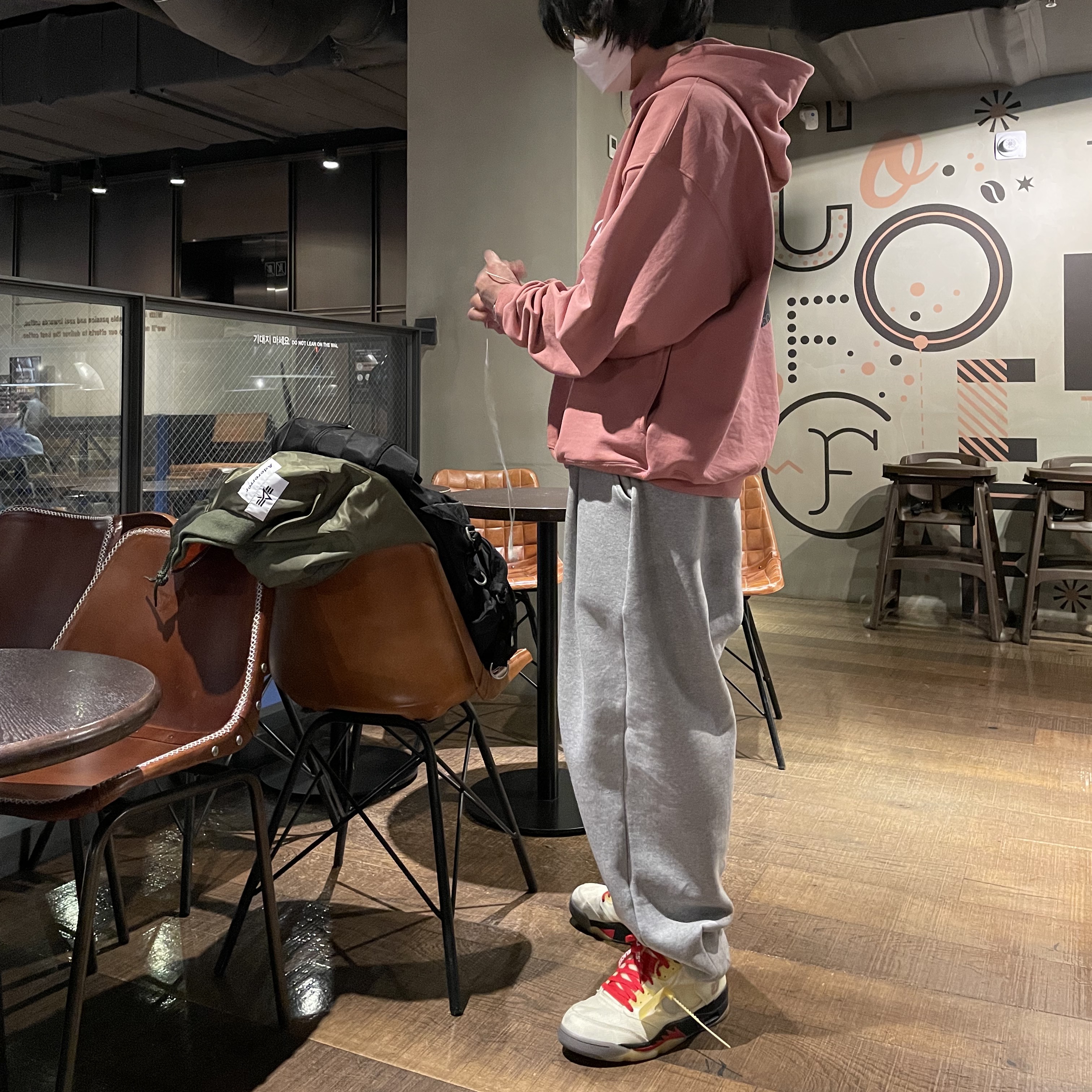 Jordan 5 x Off-White Retro SP Sail Fire Red 착용 스타일 - 3