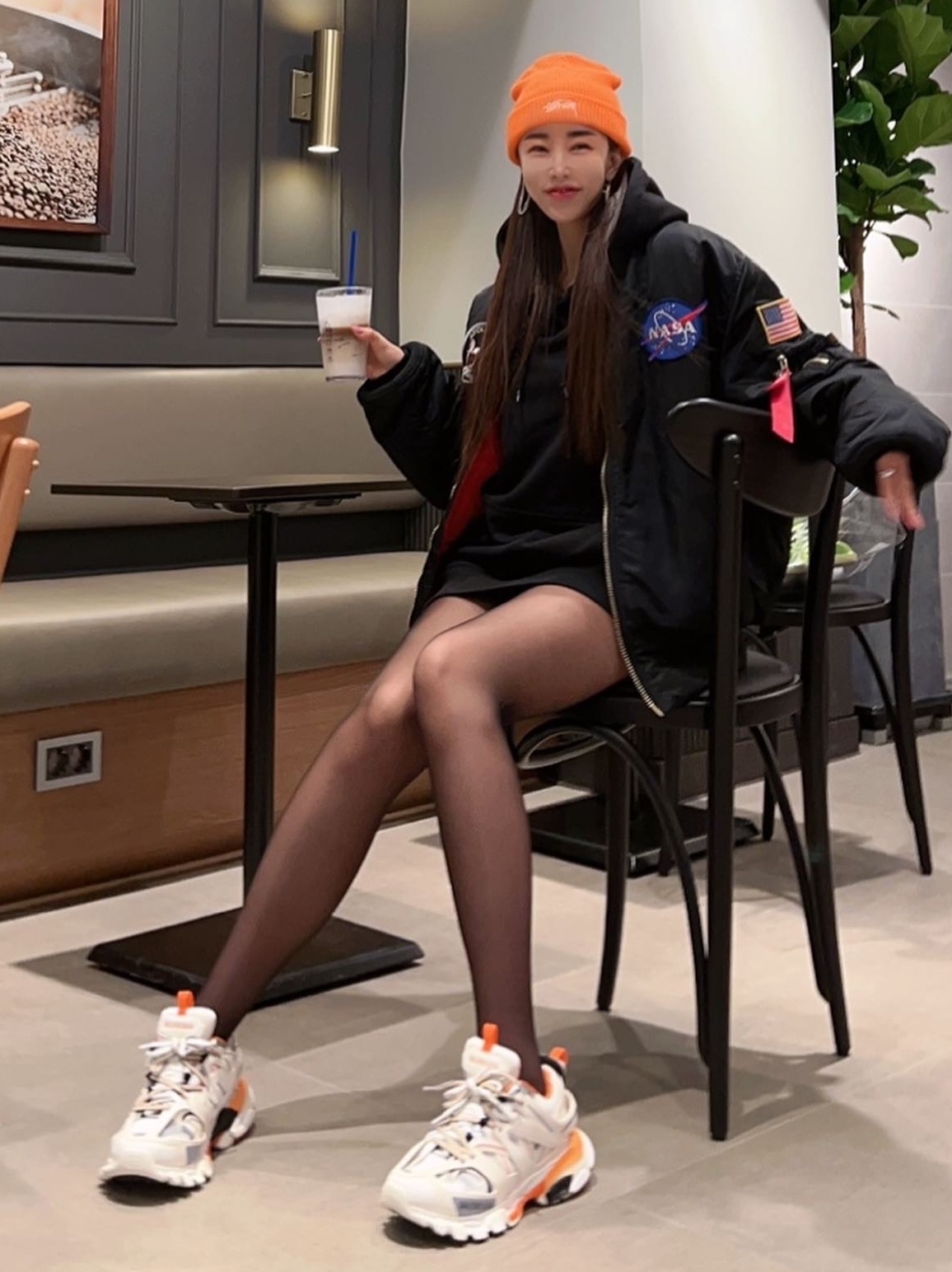 Balenciaga Track Sneakers White Orange 2019, Stussy Basic Cuff Beanie Sherbert 2021 착용 스타일 - 2