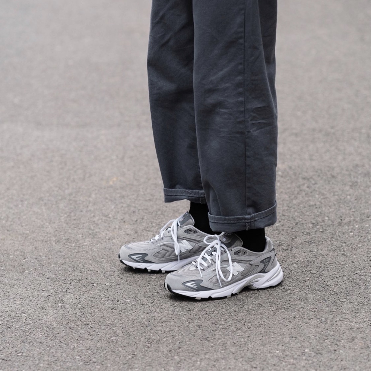 New Balance 725 Grey 착용 스타일 - 3