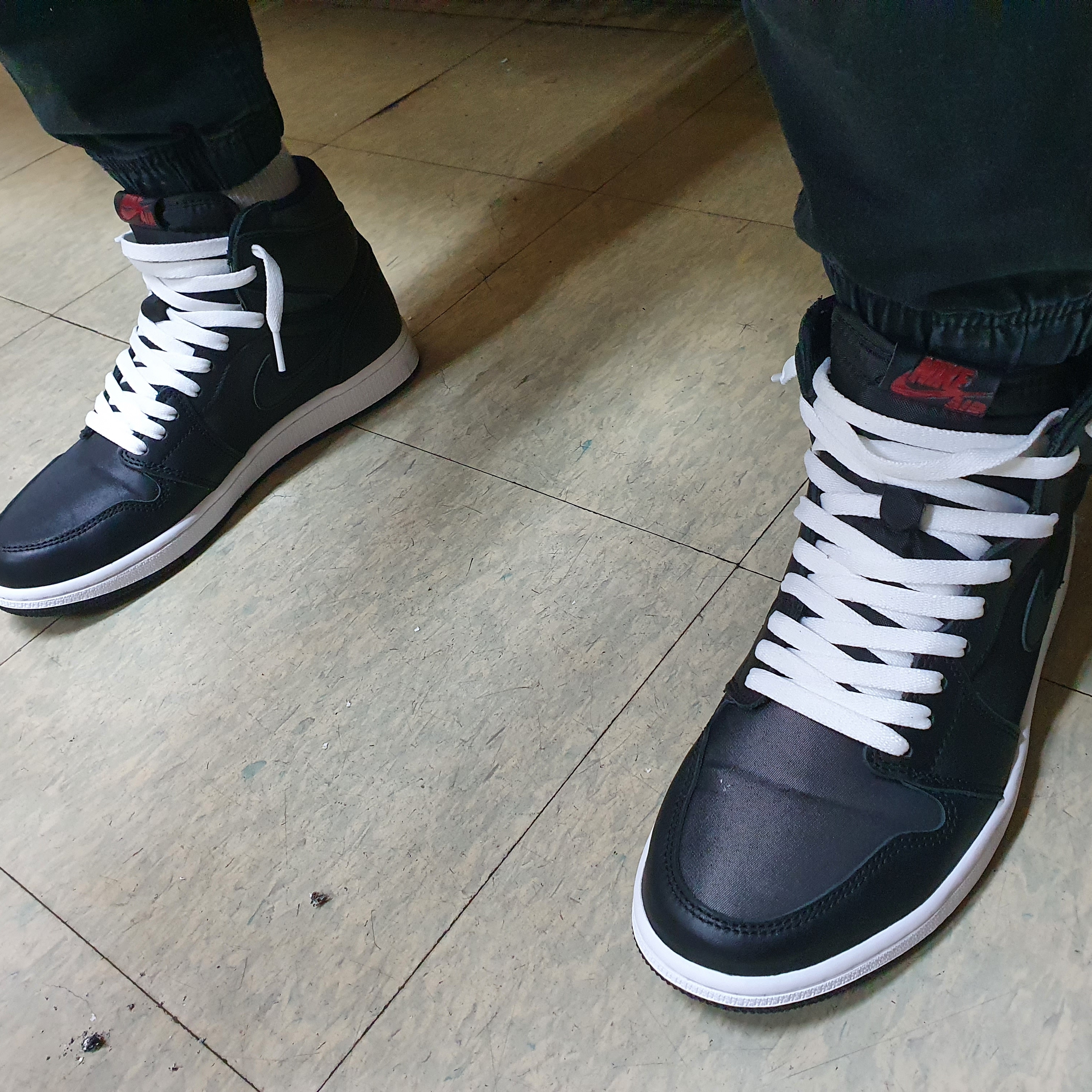 Jordan 1 Retro High OG Black Gym Red Black 착용 스타일