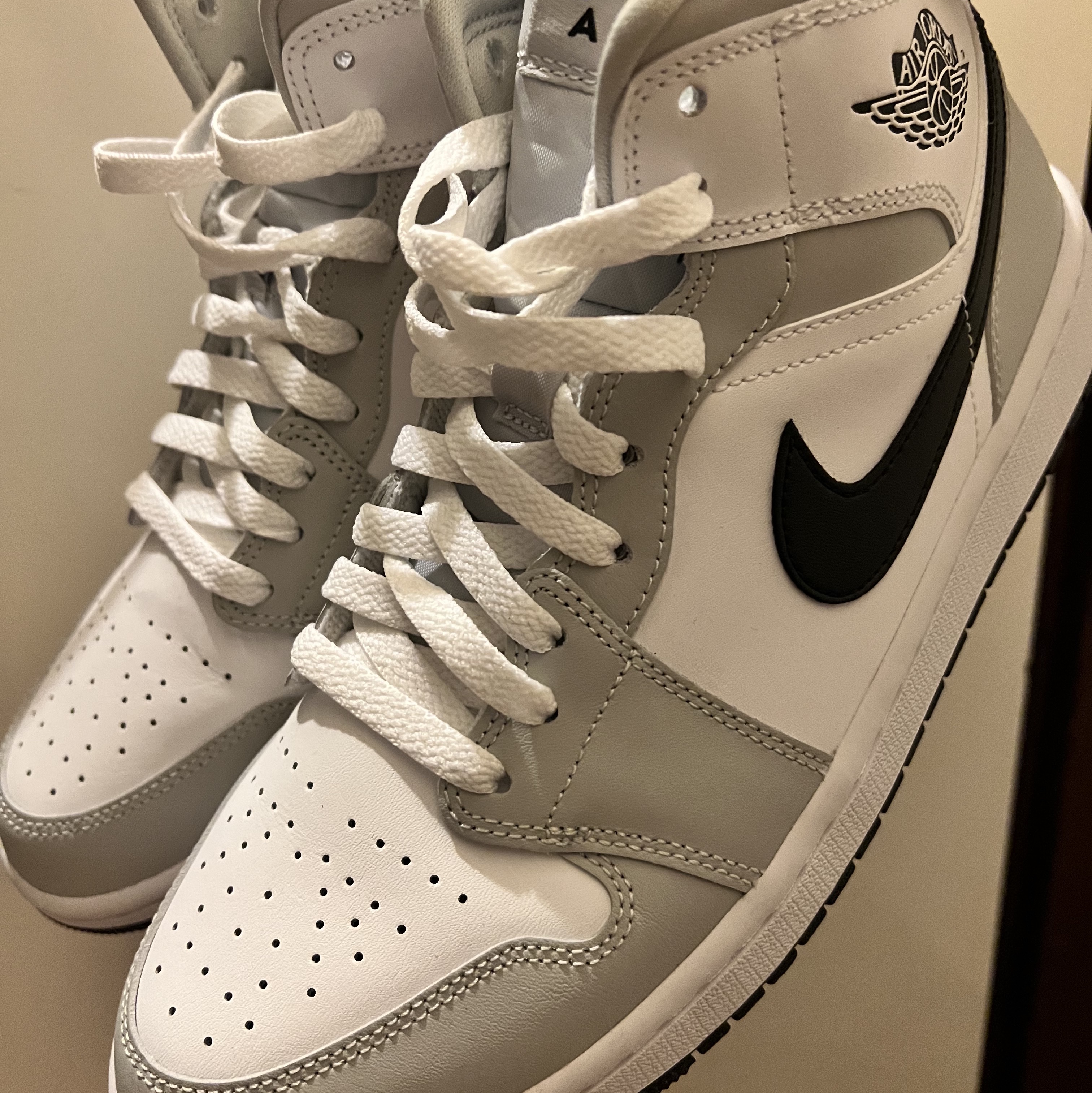 (W) Jordan 1 Mid Grey Fog 착용 스타일 - 1