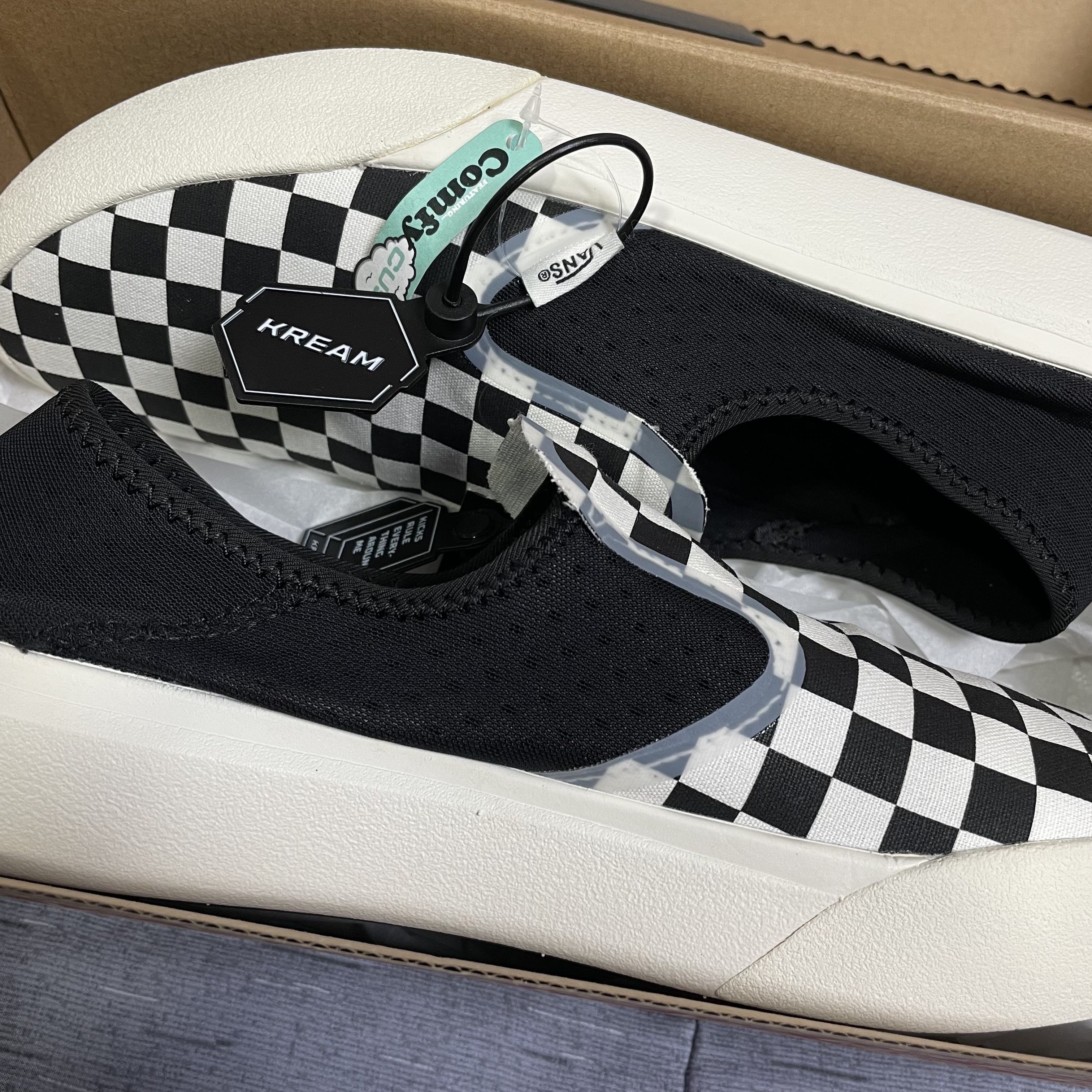 Vans Checkerboard Comfycush One Black 착용 스타일