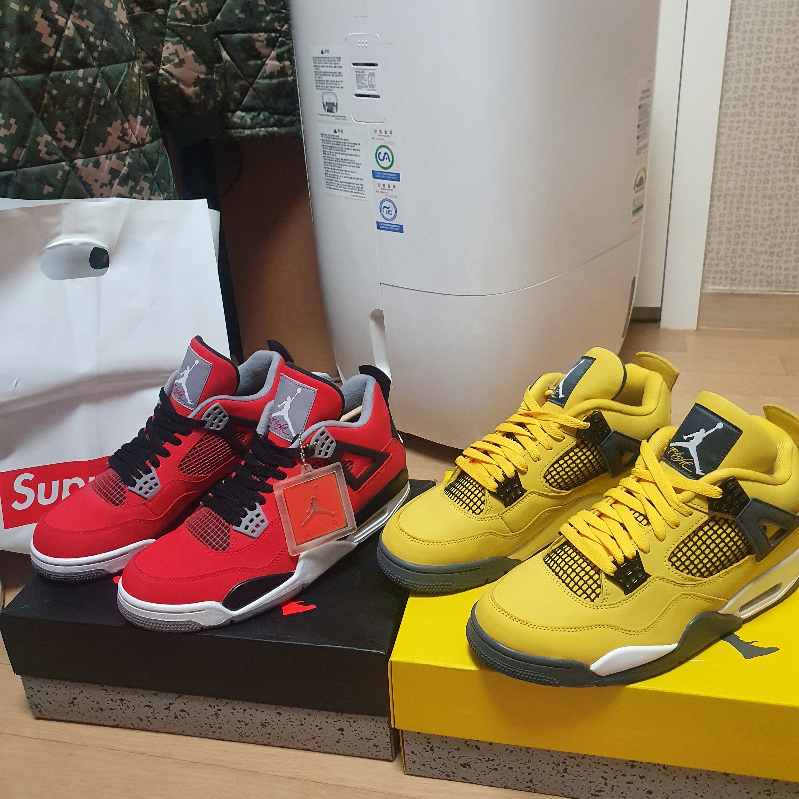 Jordan 4 Retro Toro Bravo, Jordan 4 Retro Tour Yellow 착용 스타일