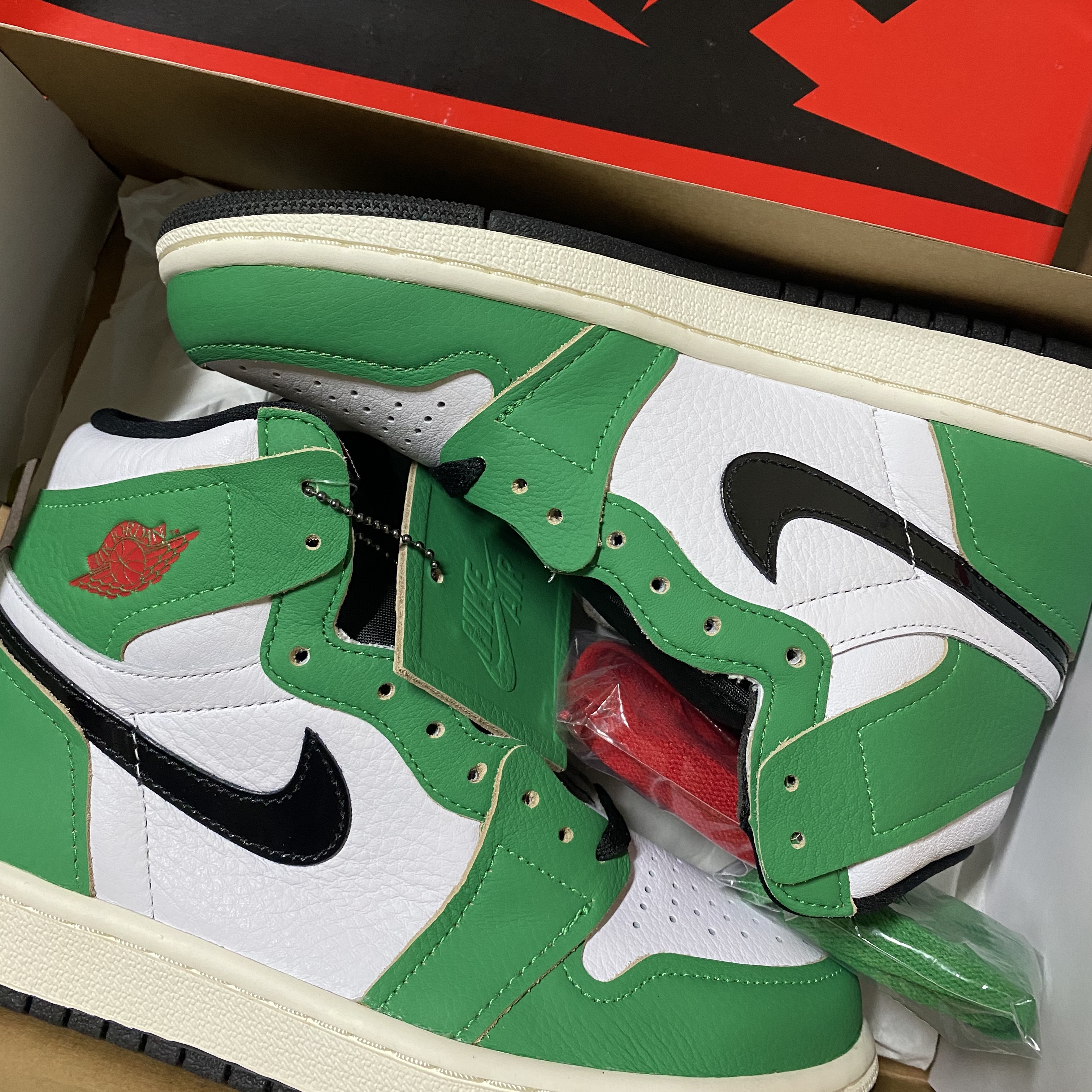 (W) Jordan 1 Retro High OG Lucky Green 착용 스타일