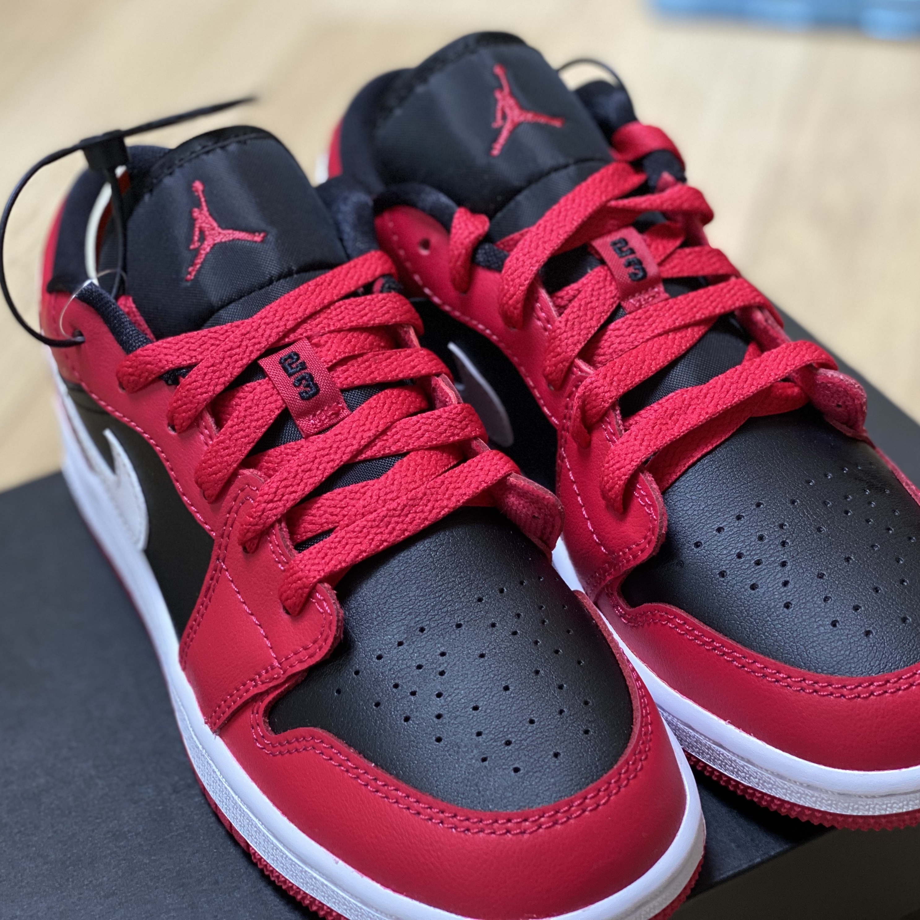 (GS) Jordan 1 Low Black Very Berry 착용 스타일 - 4