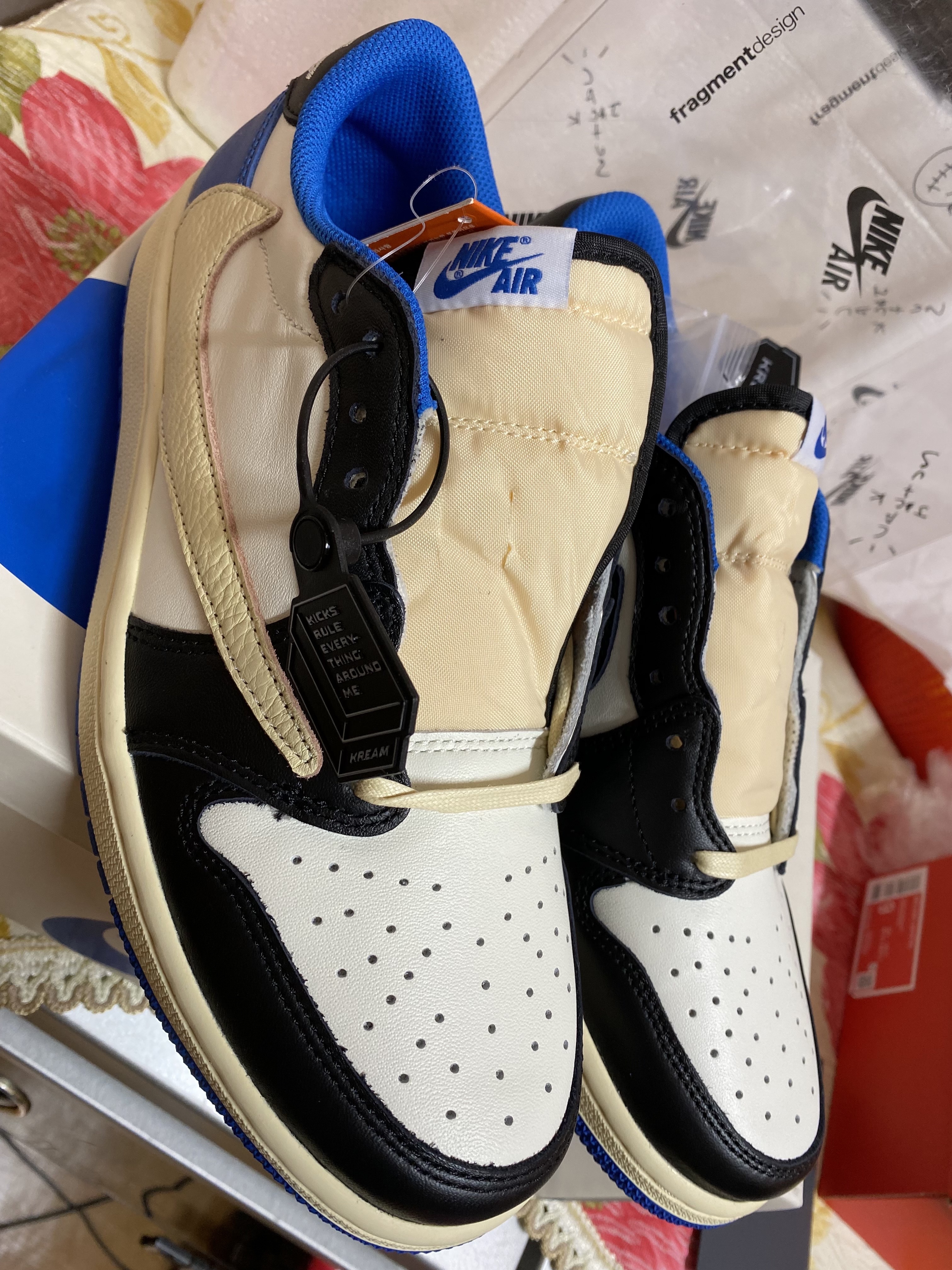 Jordan 1 x Travis Scott x Fragment Retro Low OG SP Military Blue, Essentials 3D Silicon Applique Pullover Hoodie Oatmeal/Oatmeal Heather/Light Heather Oatmeal 2020 착용 스타일 - 2