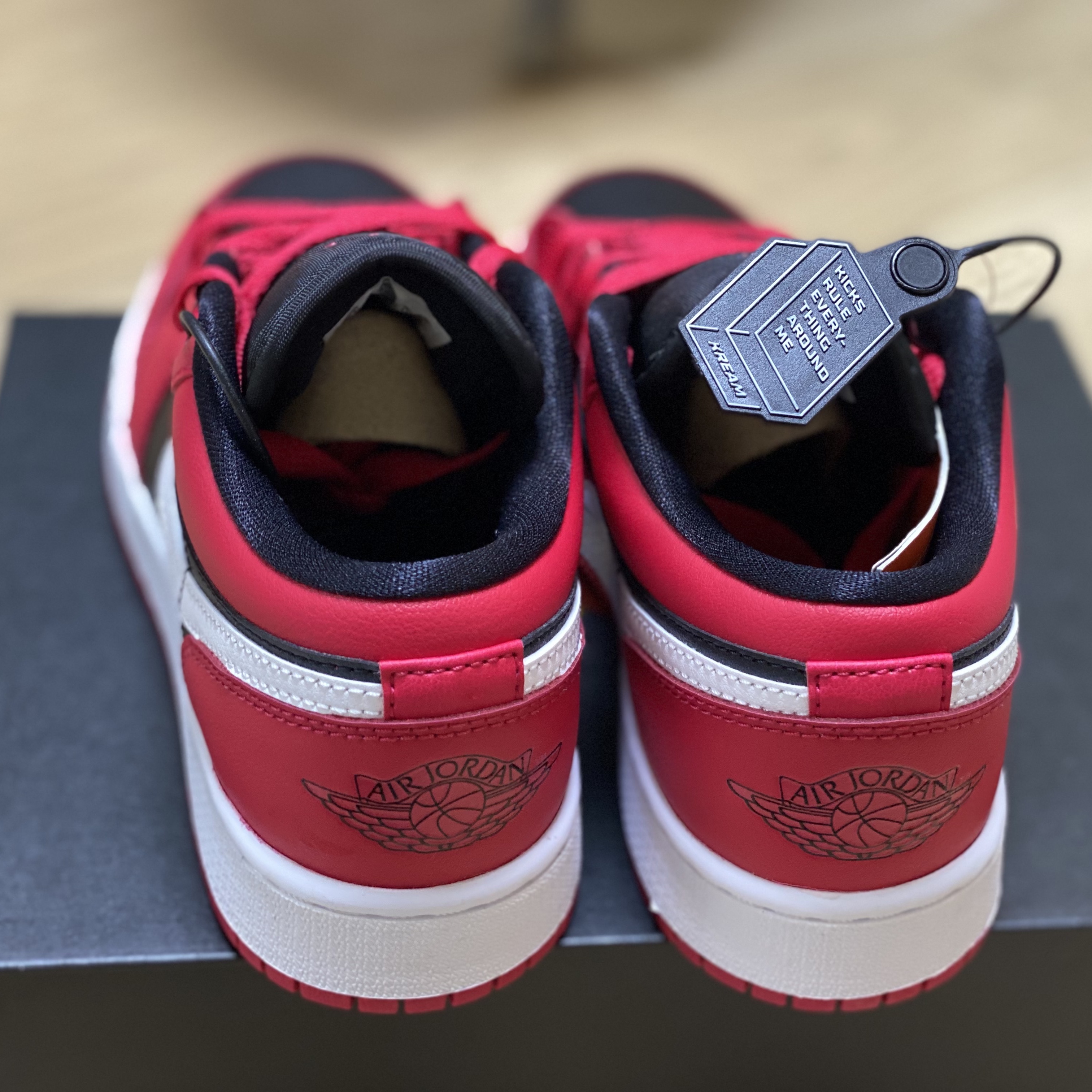 (GS) Jordan 1 Low Black Very Berry 착용 스타일 - 3