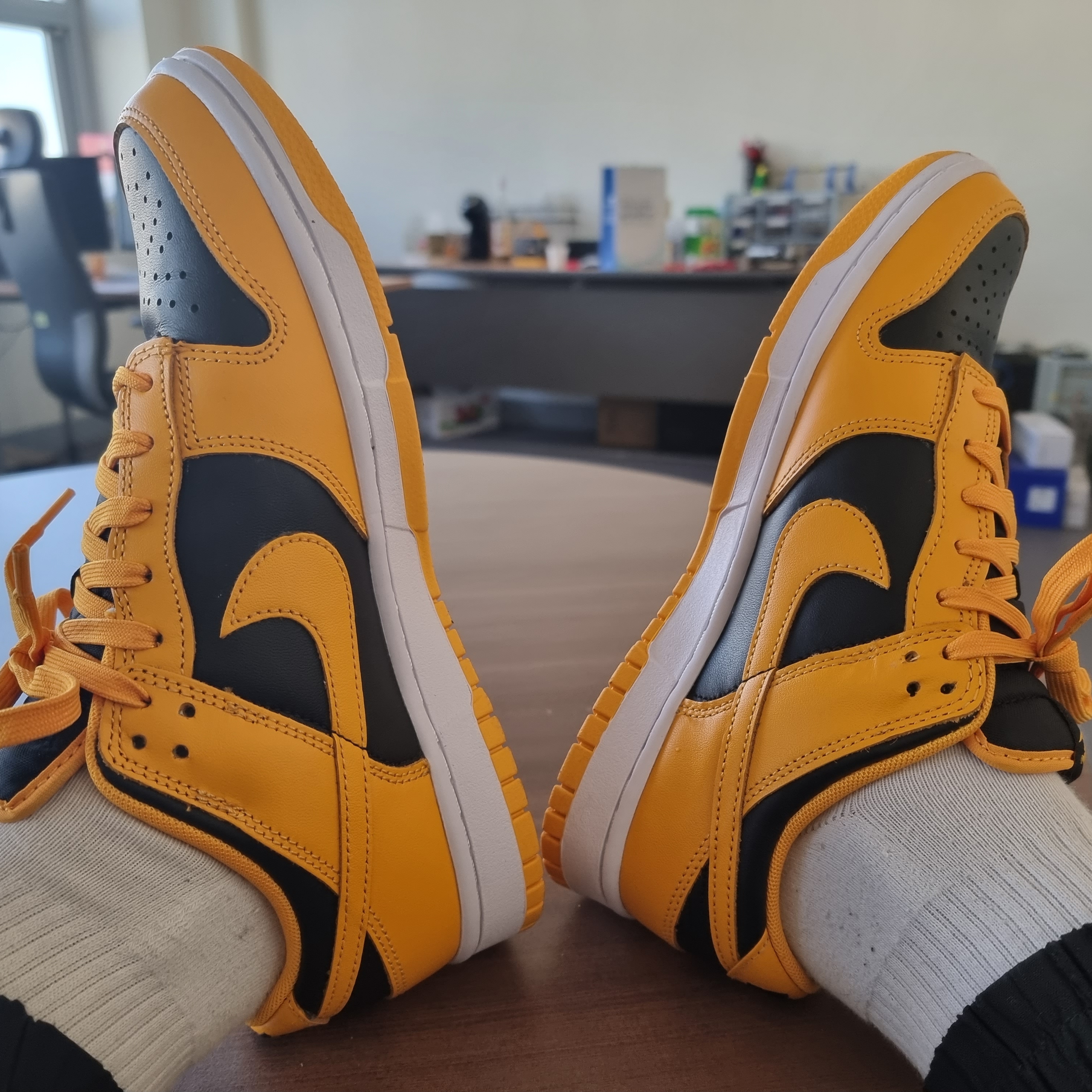 Nike Dunk Low Retro Championship Goldenrod 착용 스타일 - 2