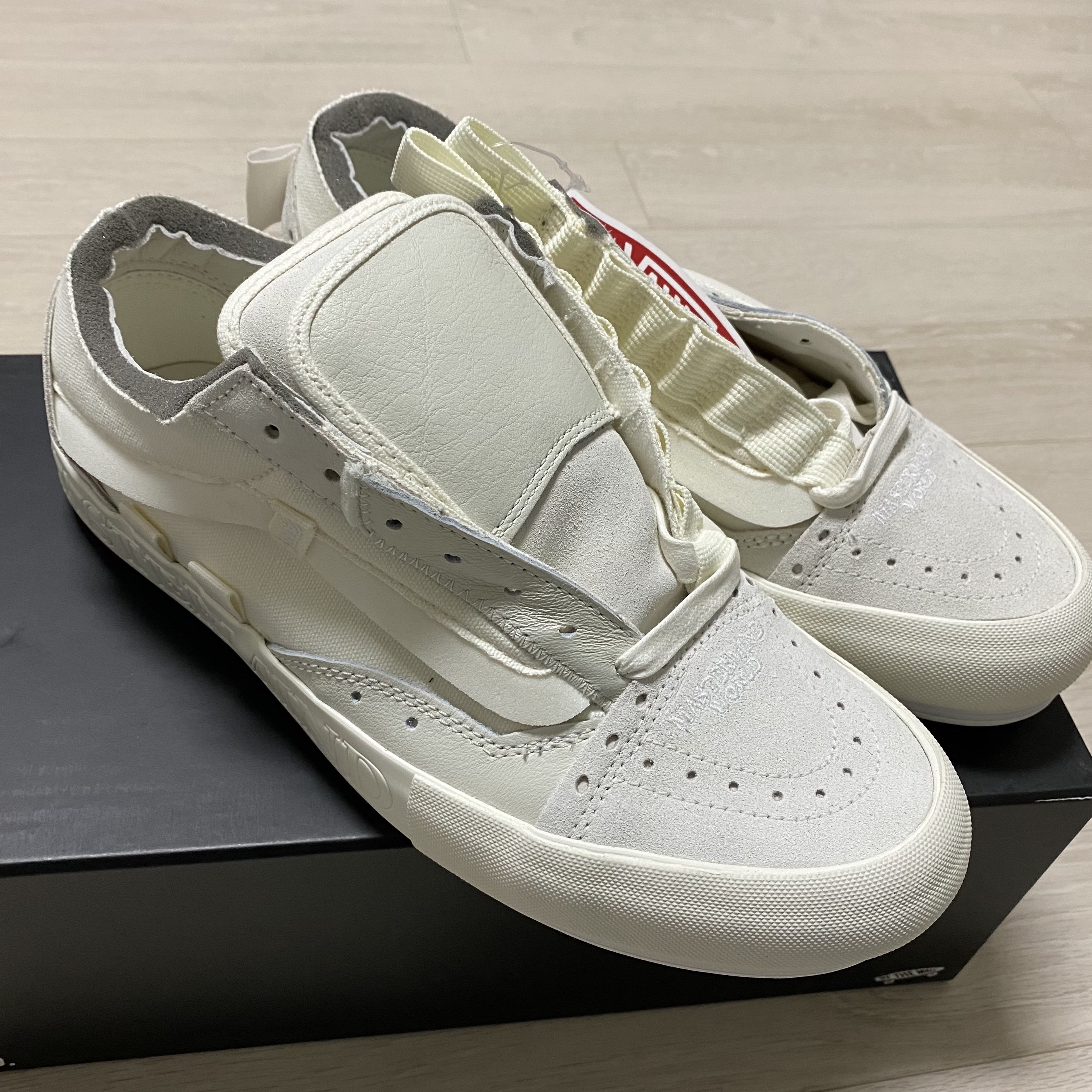 Vans Vault x Mastermind x END. Old Skool Cap LX Marshmallow 착용 스타일 - 2