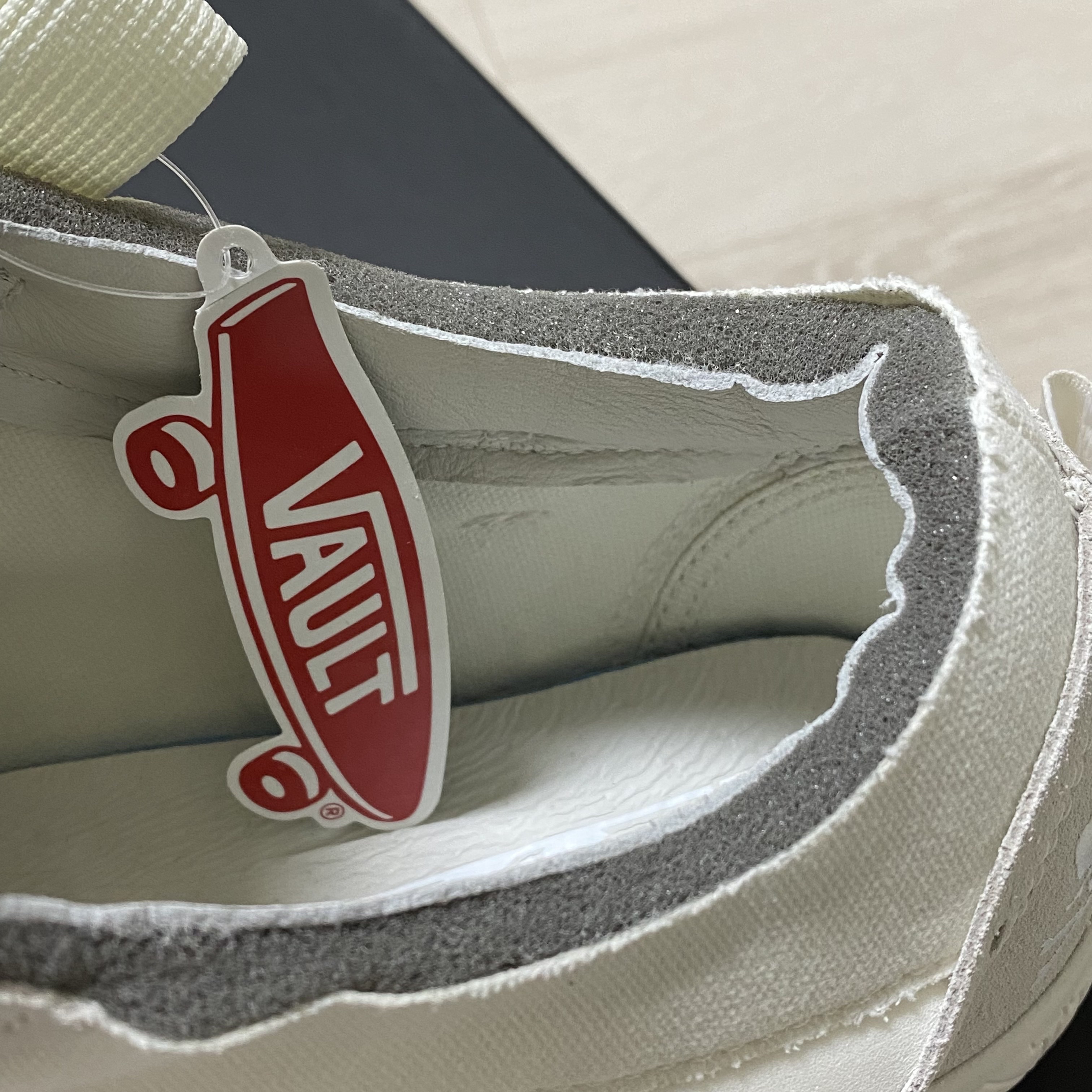 Vans Vault x Mastermind x END. Old Skool Cap LX Marshmallow 착용 스타일 - 4