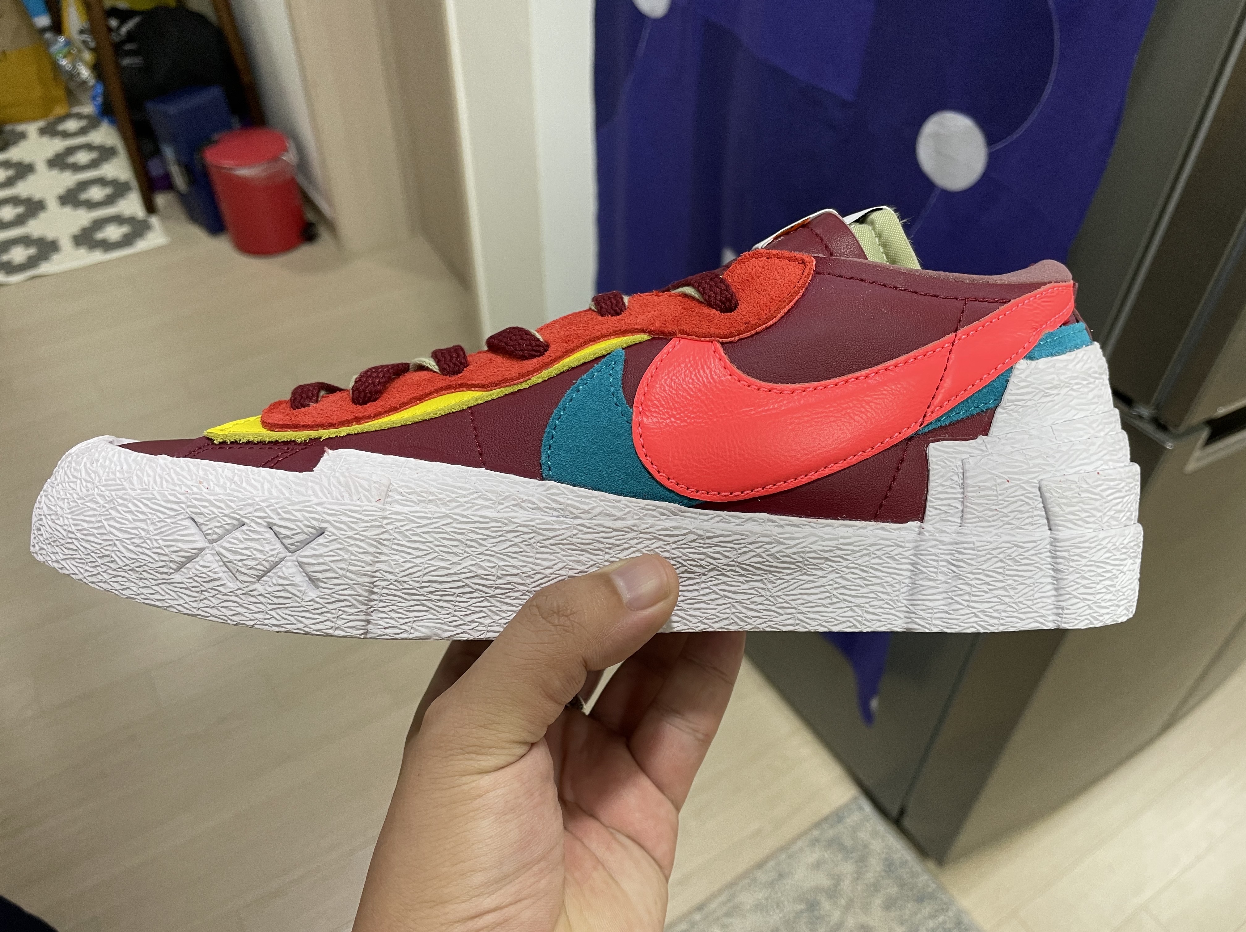 Nike x Sacai x Kaws Blazer Low Team Red 착용 스타일 - 1