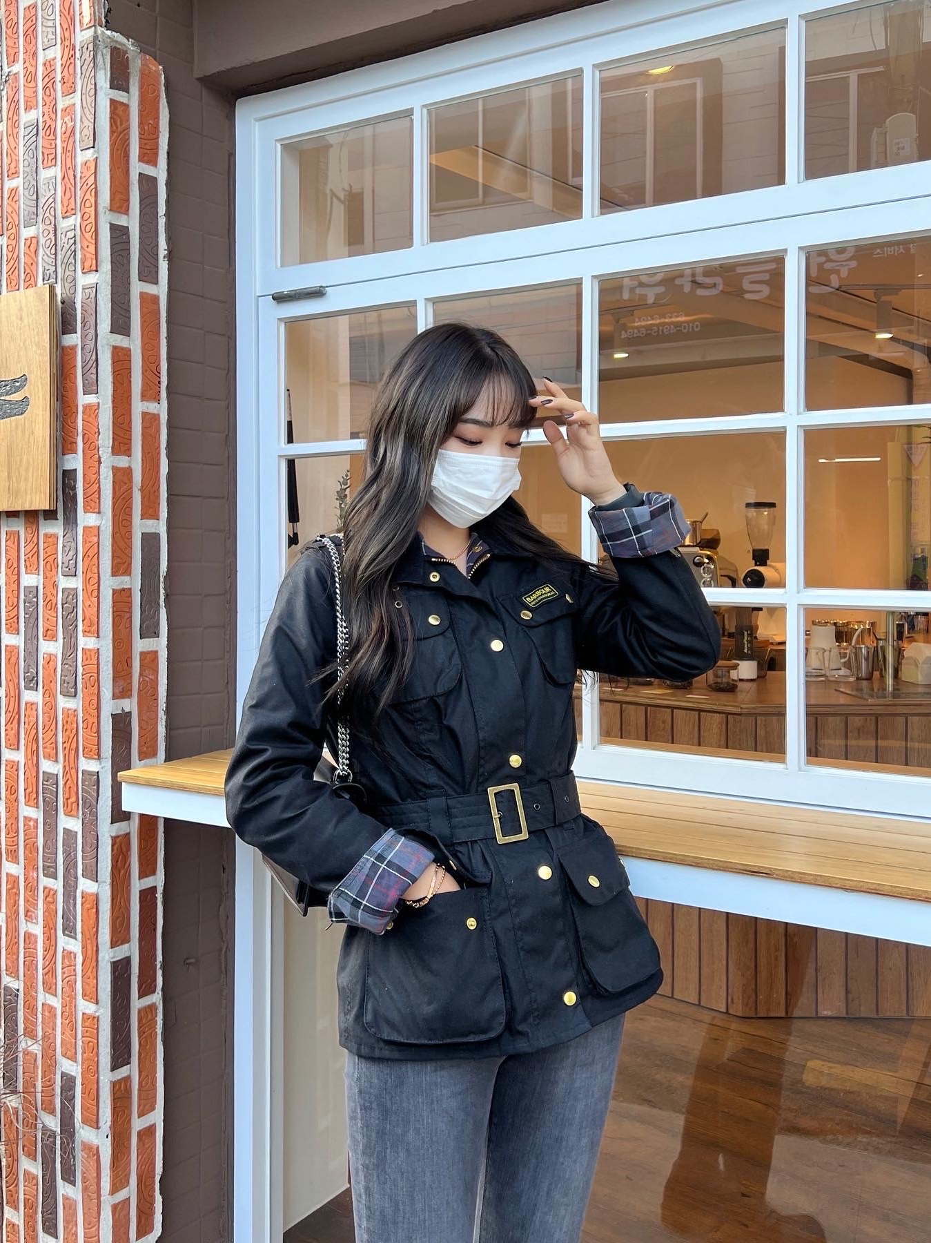 (W) Barbour International Original Wax Jacket Black 착용 스타일