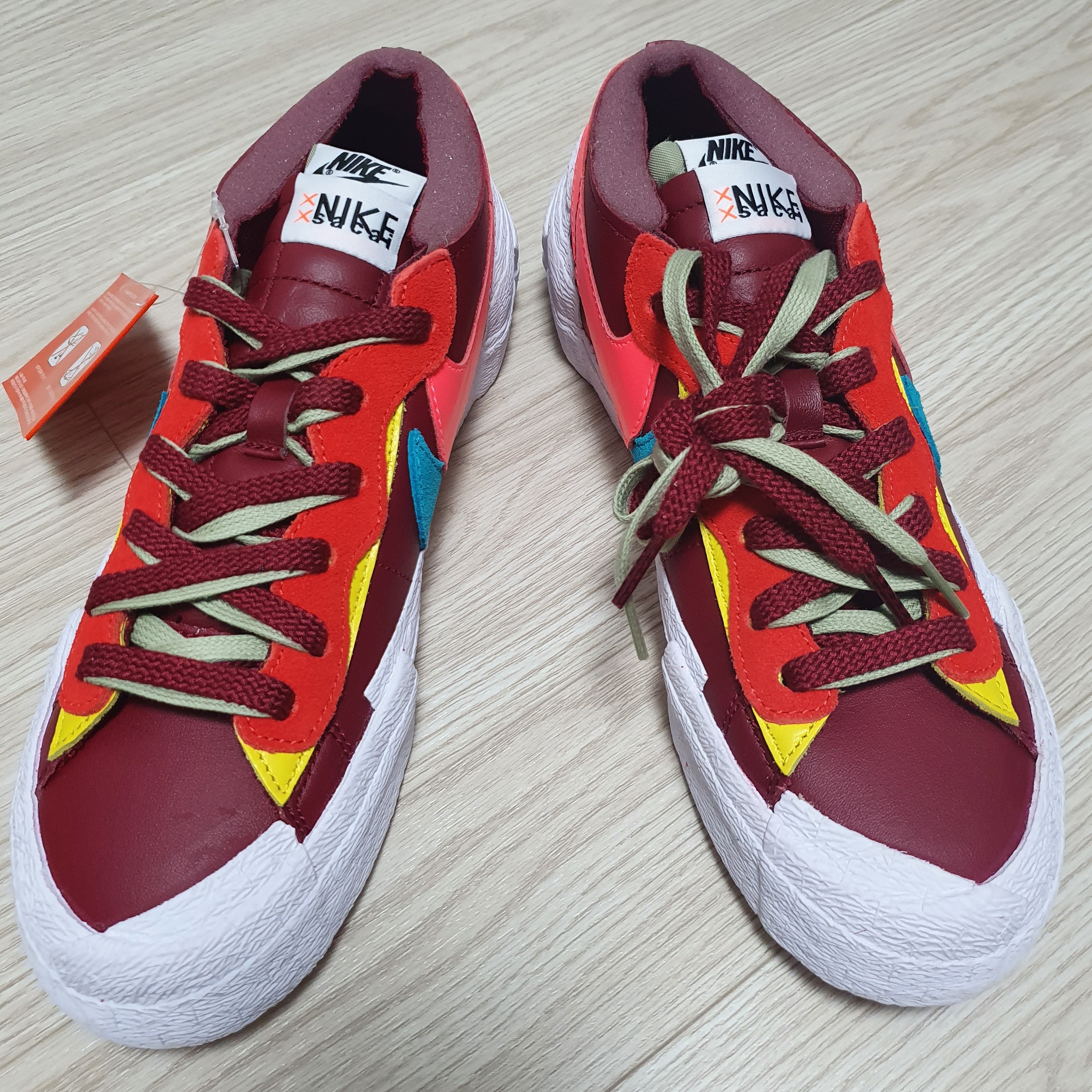Nike x Sacai x Kaws Blazer Low Team Red 착용 스타일 - 1
