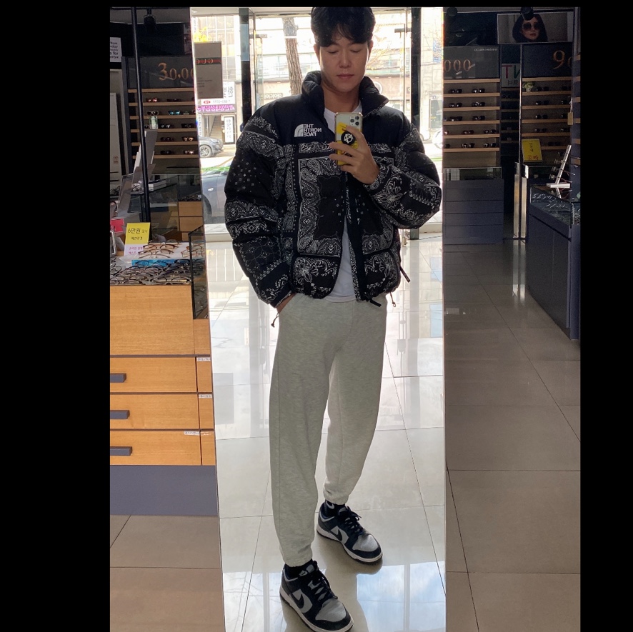The North Face 1996 Novelty Nuptse Jacket Real Black - 21FW, Nike Dunk Low Retro Championship Grey 착용 스타일 - 2