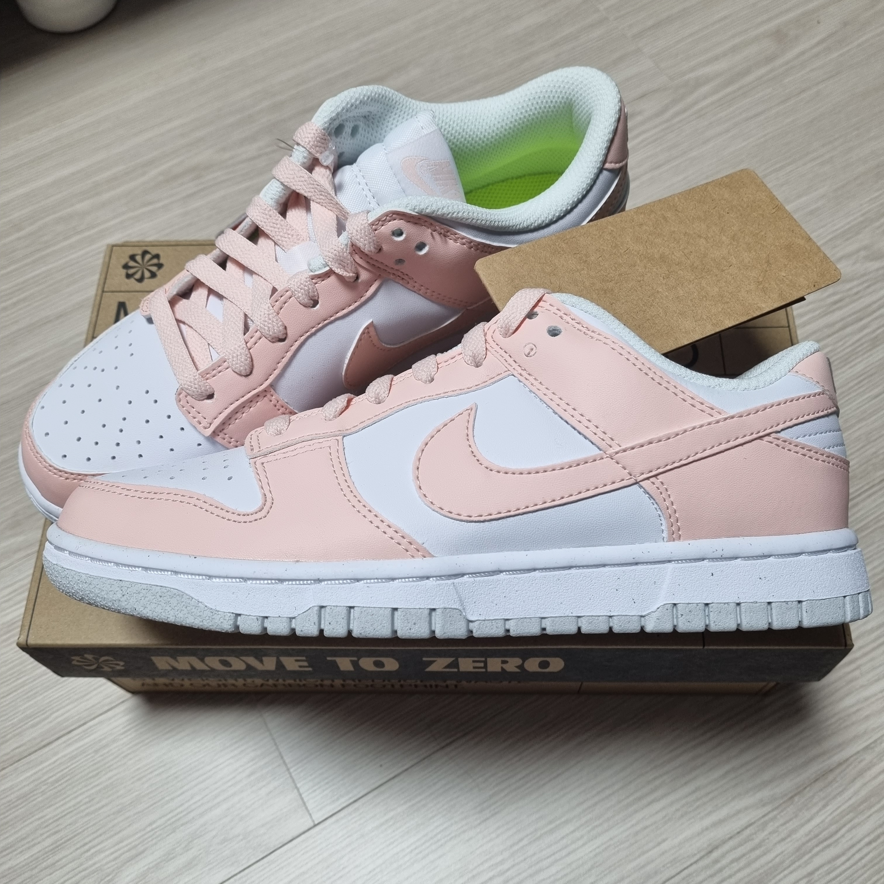 (W) Nike Dunk Low Next Nature Pale Coral 착용 스타일 - 2