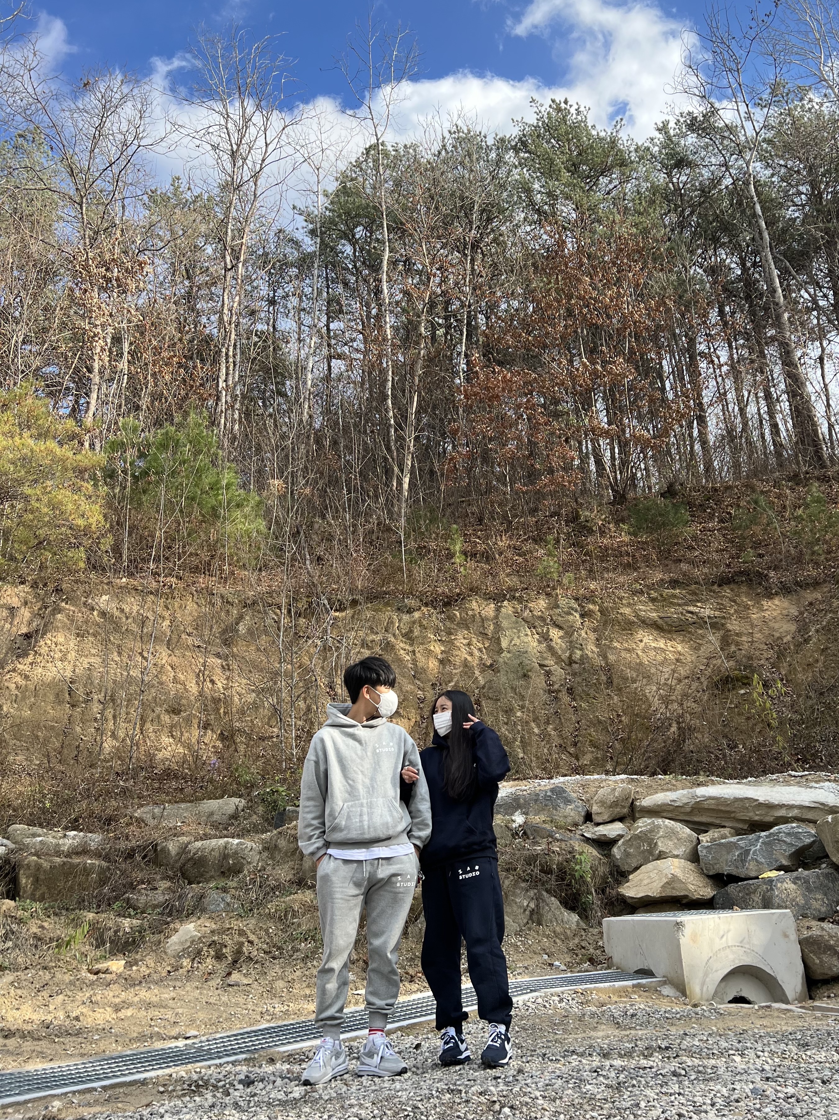 IAB Studio Hoodie Navy - 21SS, IAB Studio Hoodie Gray - 21SS 착용 스타일 - 3