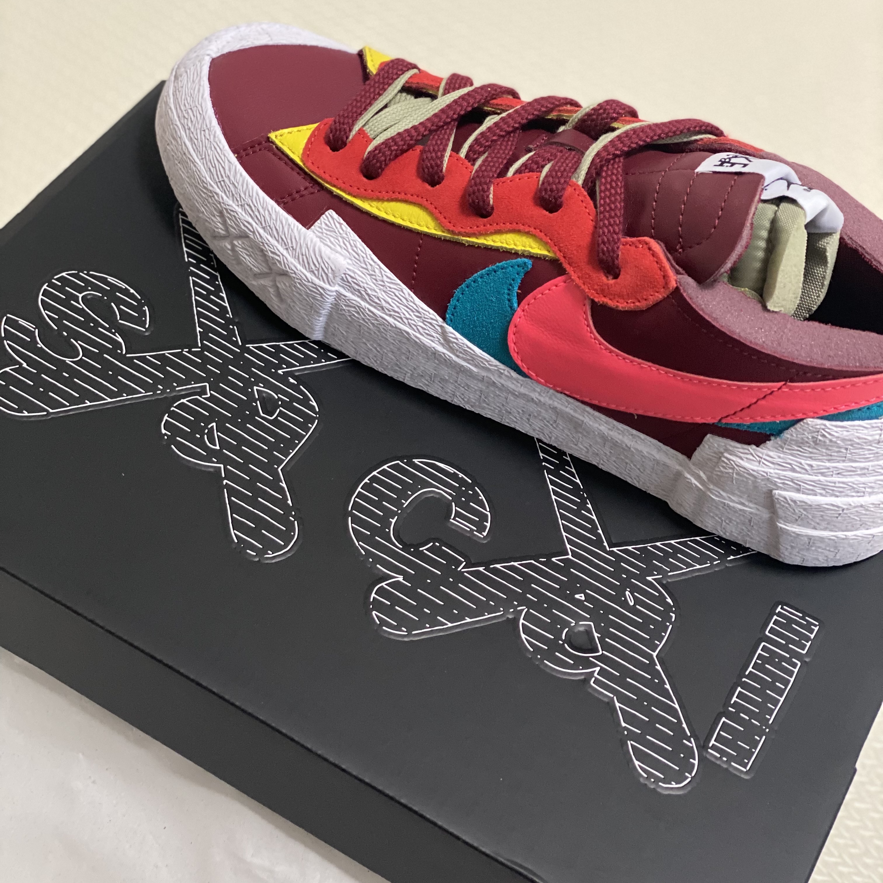 Nike x Sacai x Kaws Blazer Low Team Red, Nike x Sacai x Kaws Blazer Low Neptune Blue 착용 스타일 - 1
