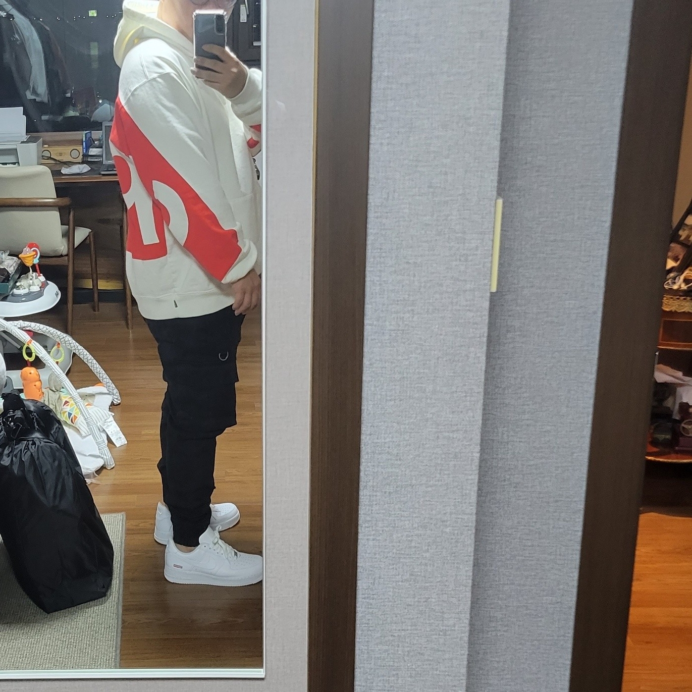 Supreme Big Logo Hooded Sweatshirt White - 21SS, Nike x StrangeLove SB Dunk Low Pink (Regular Box) 착용 스타일 - 2