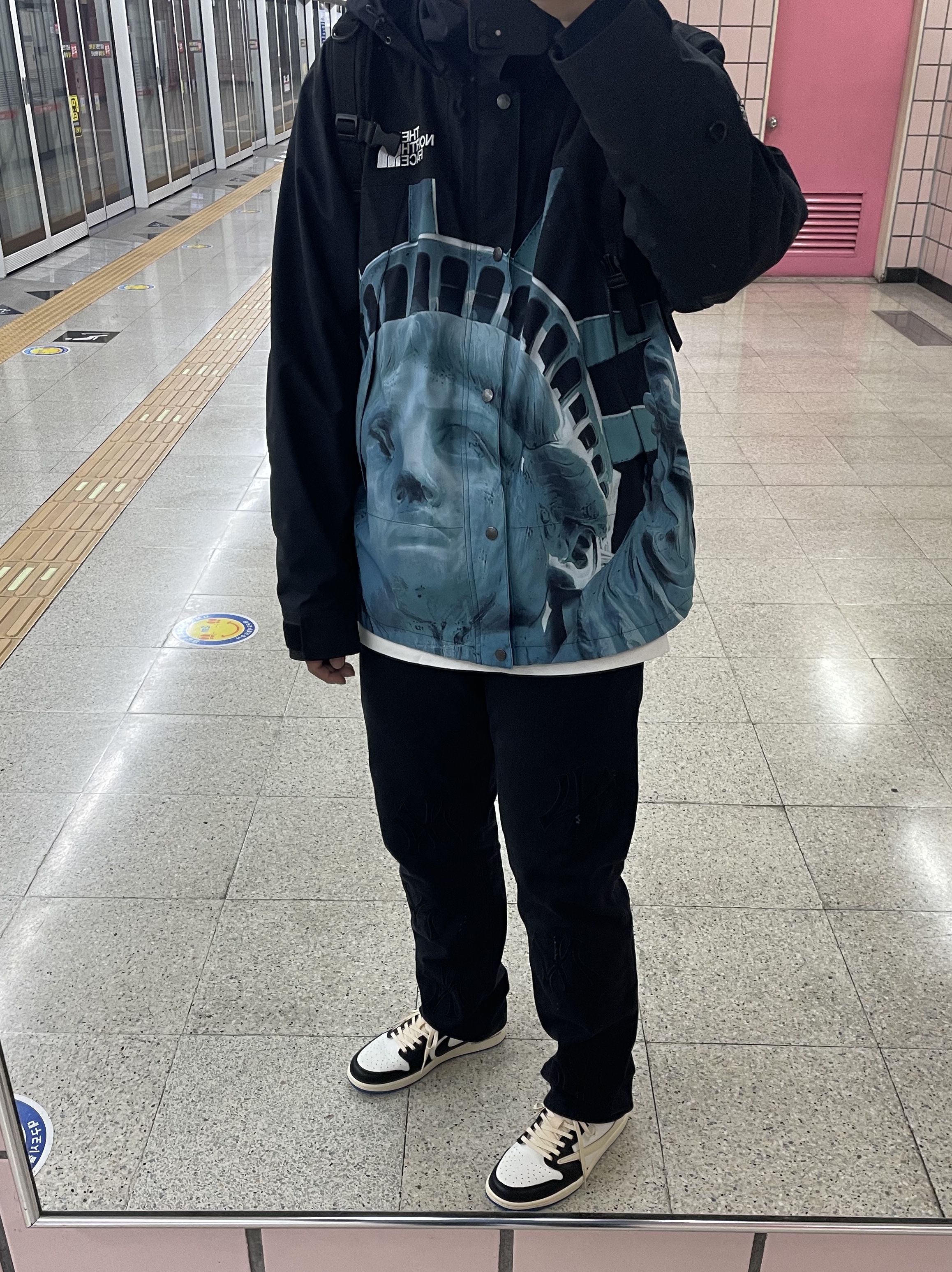 Supreme x Stone Island Corduroy Jacket Black - 20FW, Alexander McQueen Oversized Sneakers White Black 착용 스타일 - 3