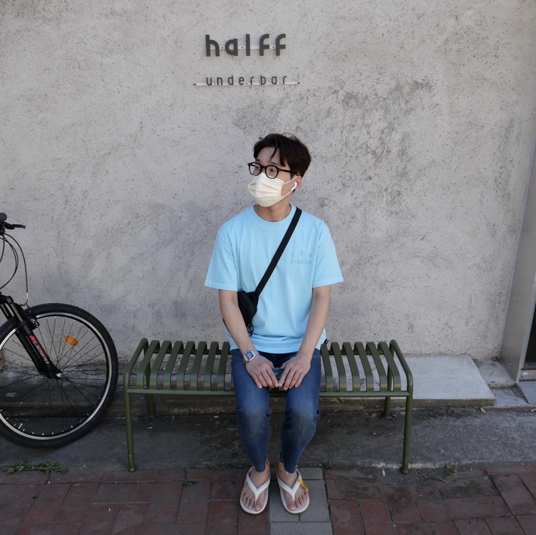 New Balance x Taw&Toe Flip Flop Ivory, IAB Studio Pigment T-Shirt Cyan 착용 스타일