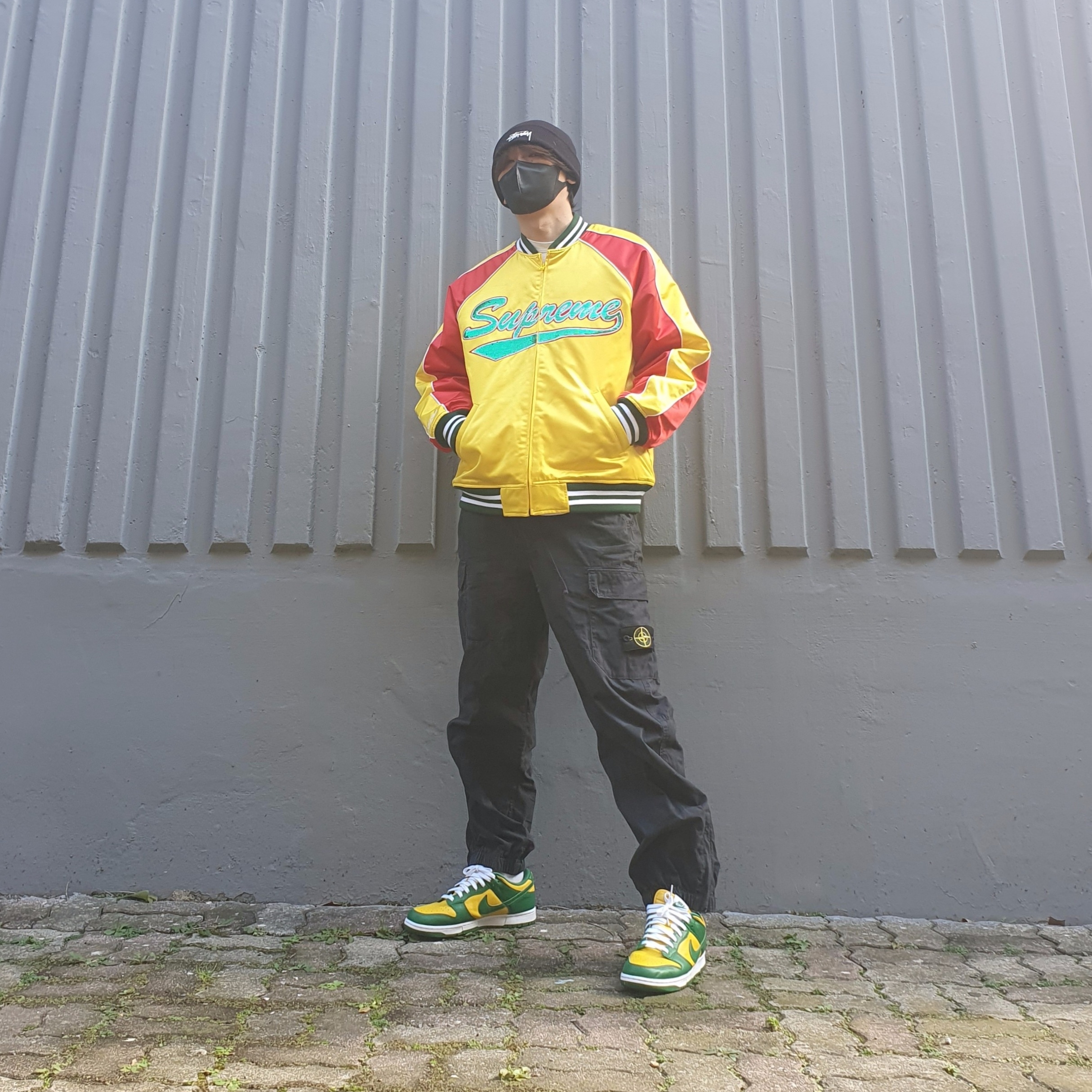 Supreme Mitchell & Ness Sequin Logo Varsity Jacket Gold - 21FW, Nike Dunk Low SP Brazil 2020 착용 스타일
