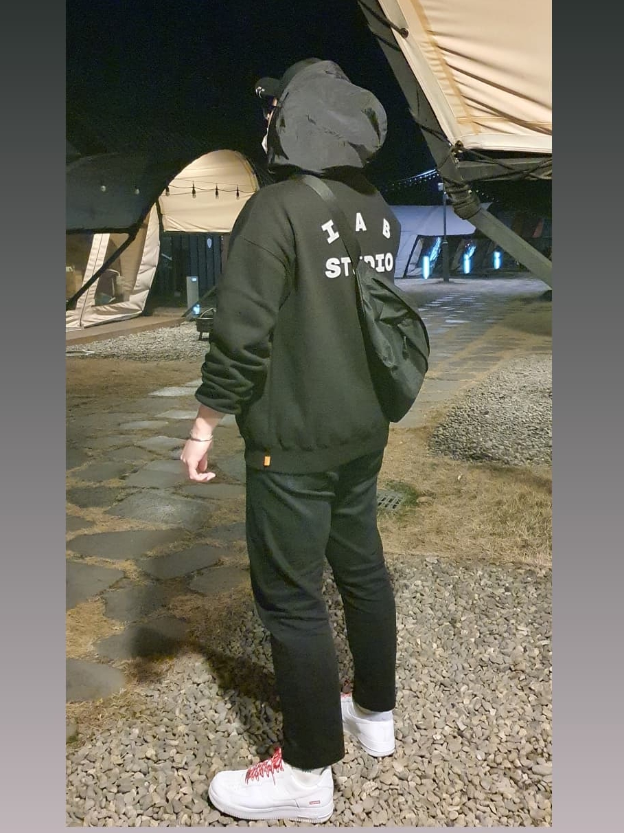 Nike x Supreme Air Force 1 Low White, IAB Studio Woven Hoodie Black 착용 스타일