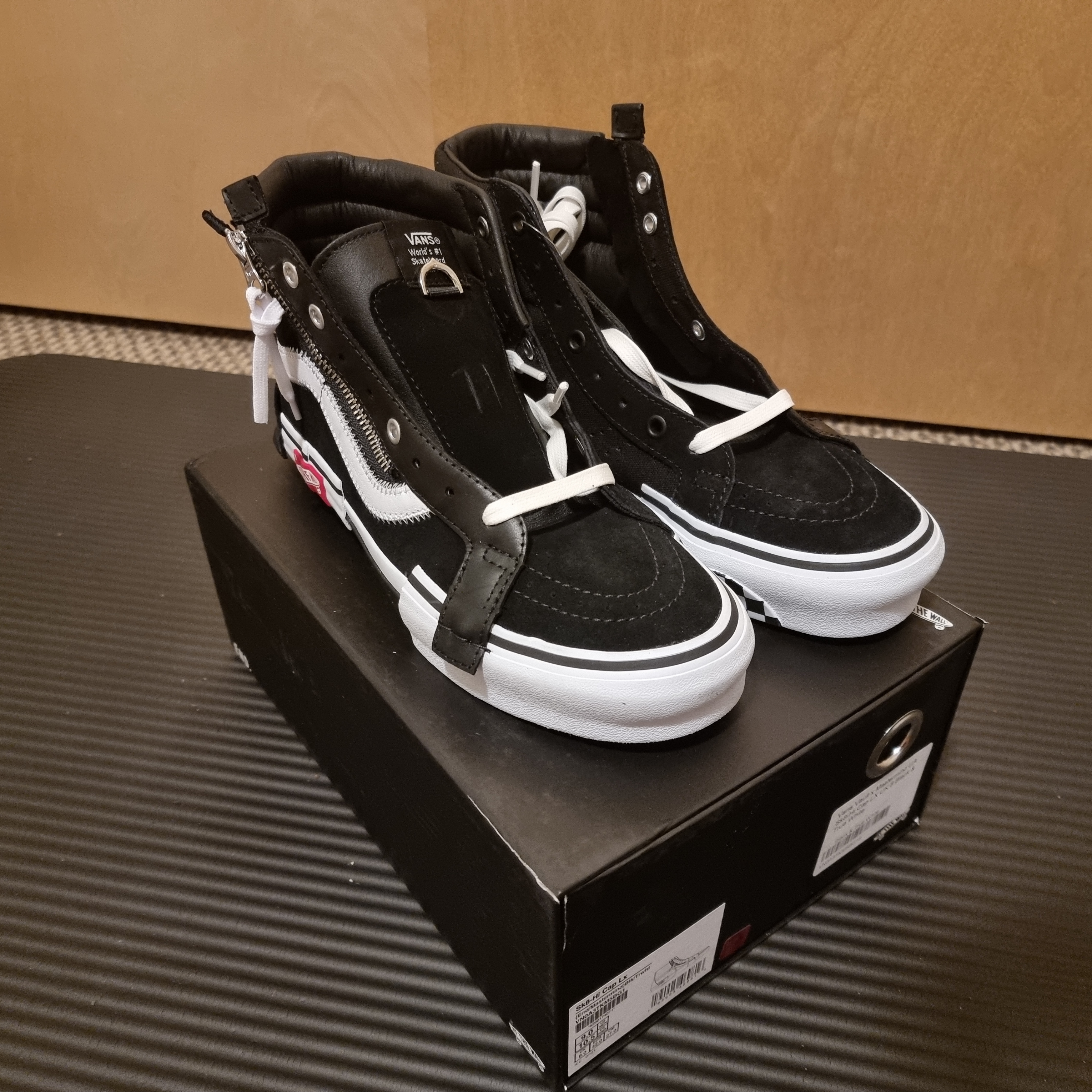 Vans Vault x Mastermind x END. Sk8-Hi Cap LX Black 착용 스타일 - 4